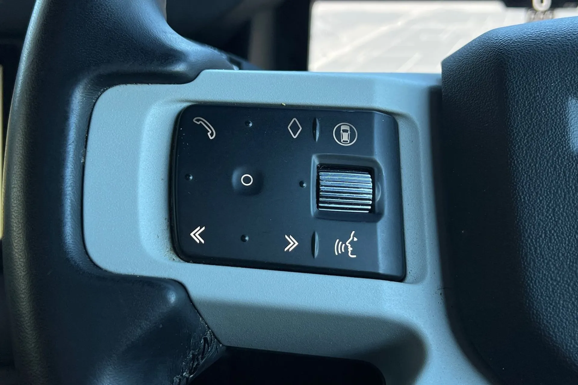 LAND ROVER DEFENDER thumbnail image number 46