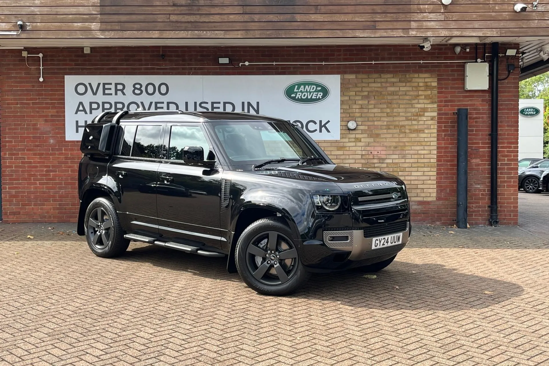 LAND ROVER DEFENDER focused image