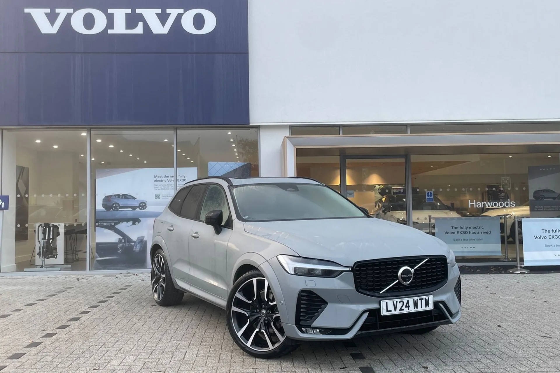 Volvo XC60 focused image