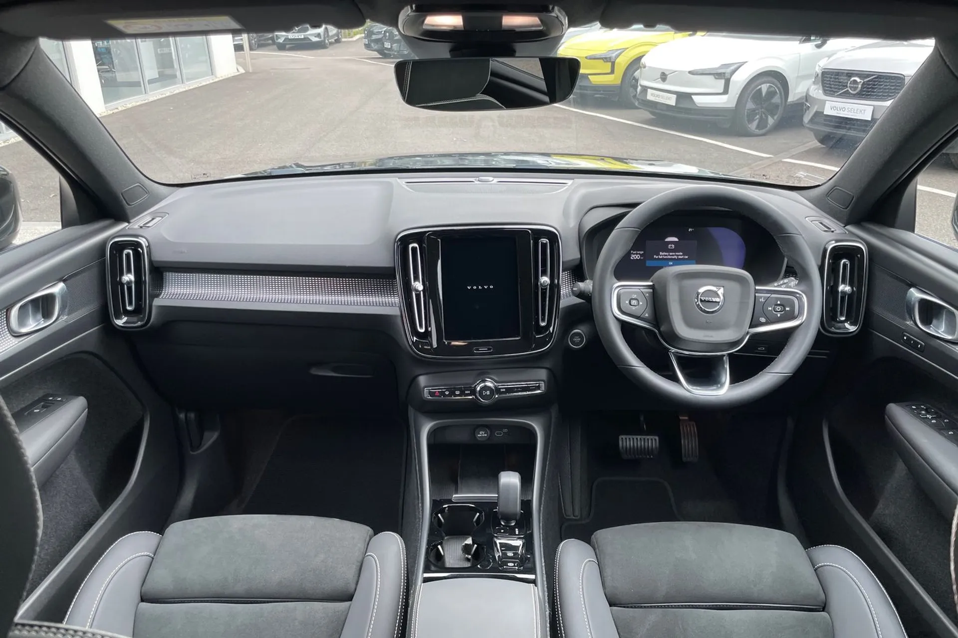 Volvo XC40 thumbnail image number 3