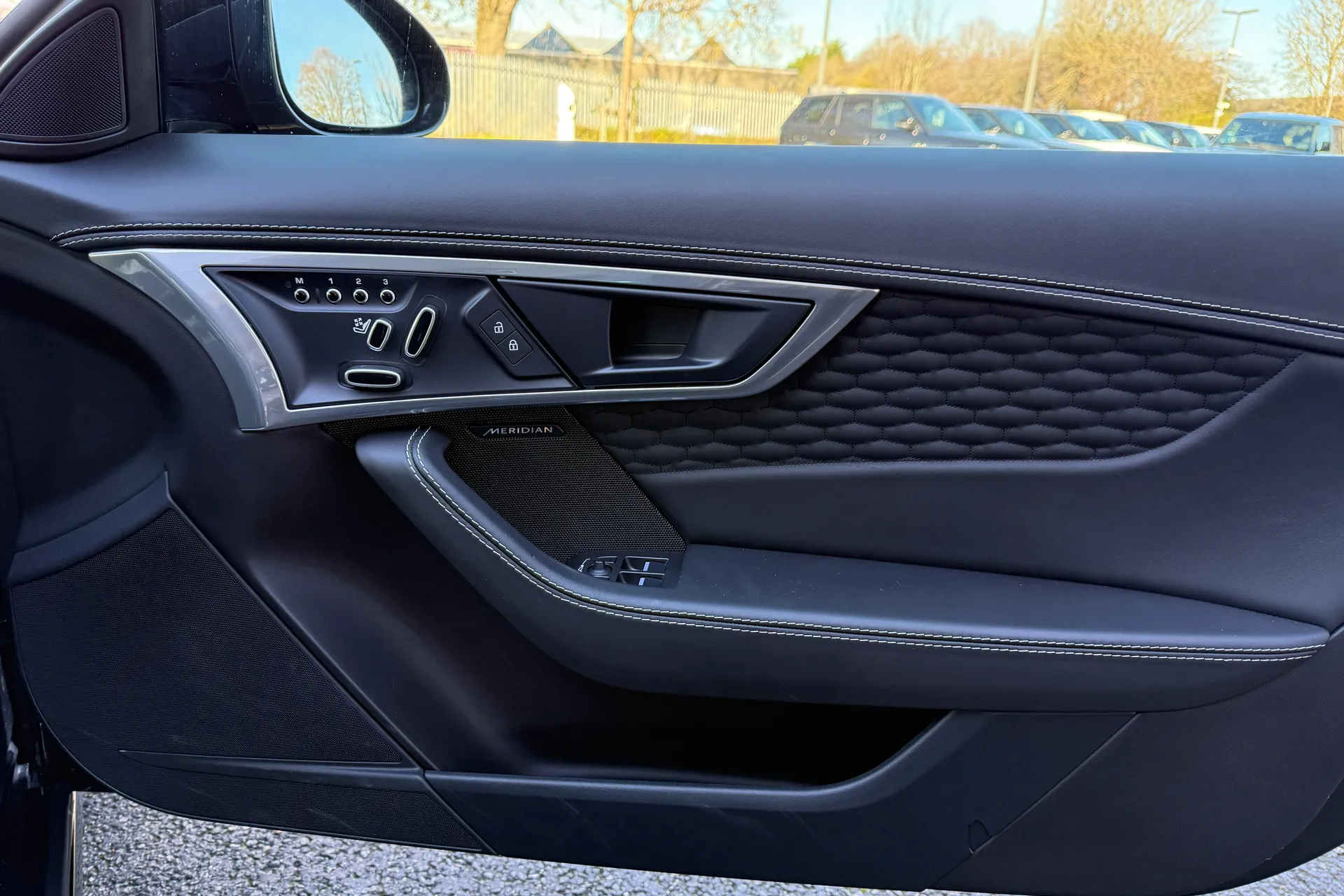 Jaguar F-TYPE thumbnail image number 46