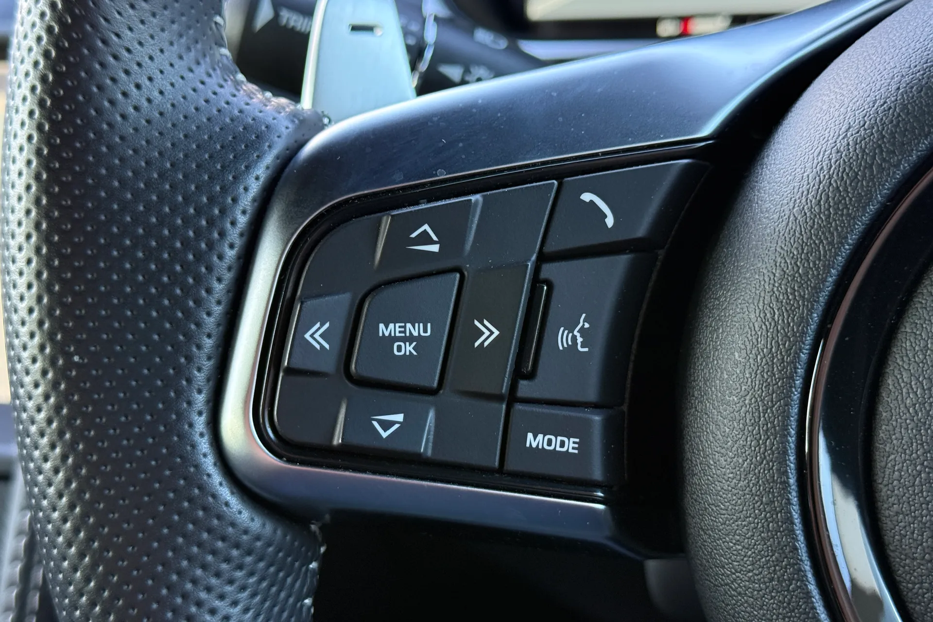 Jaguar F-TYPE thumbnail image number 24