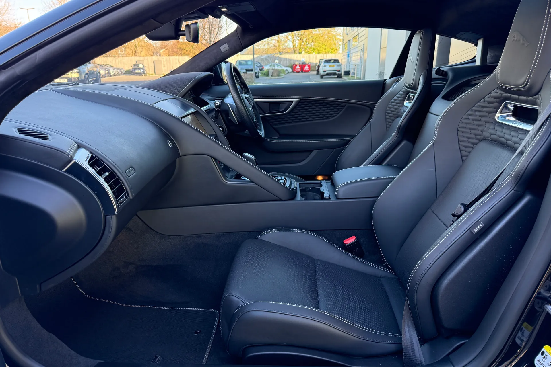 Jaguar F-TYPE thumbnail image number 10