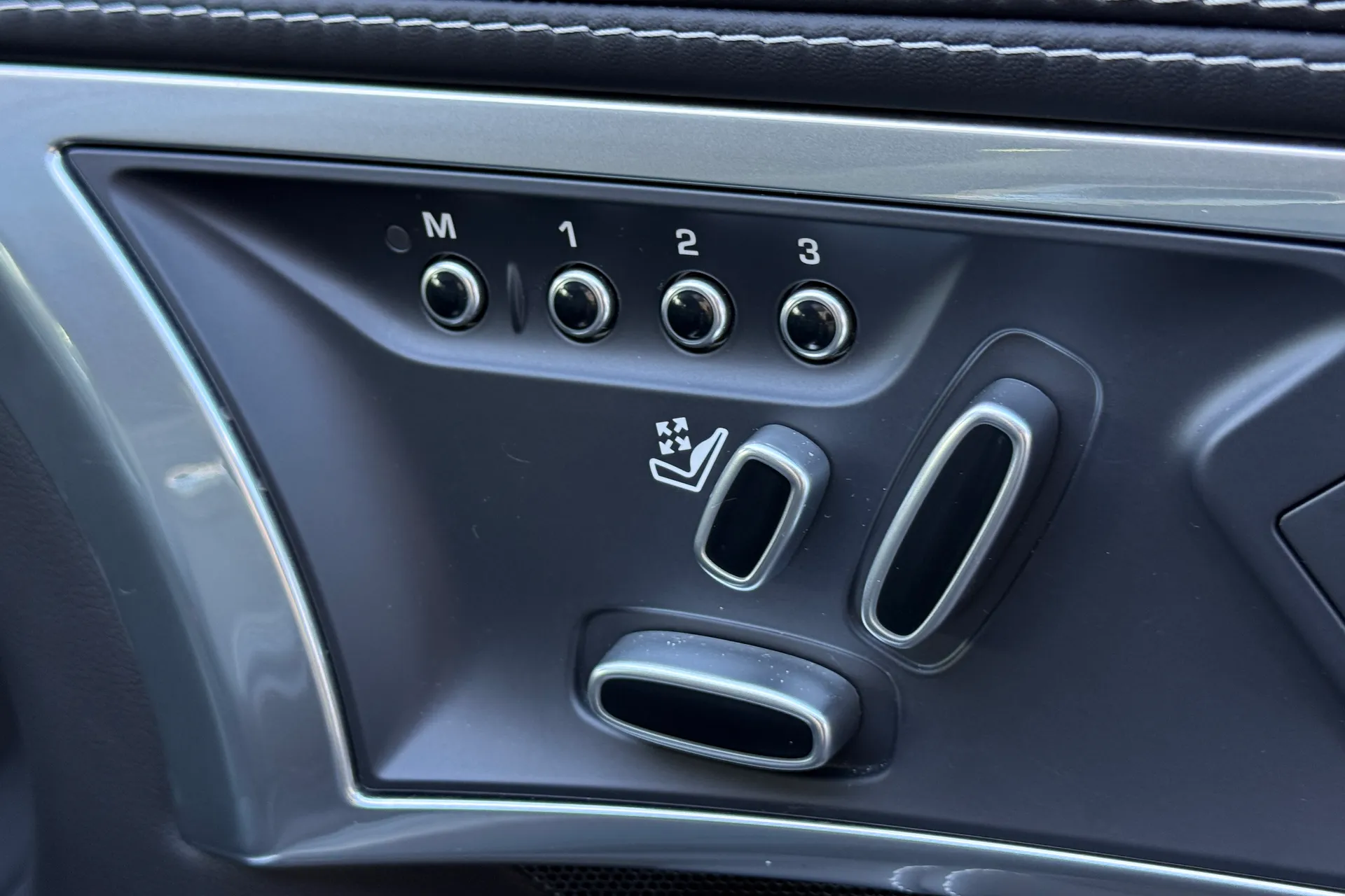 Jaguar F-TYPE thumbnail image number 47