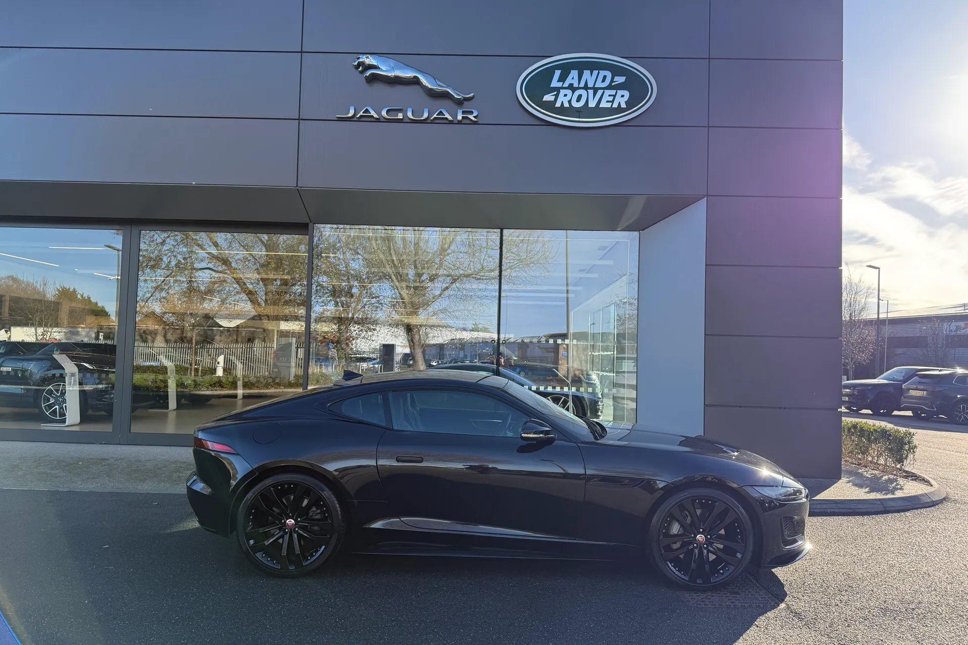 Jaguar F-TYPE thumbnail image number 2