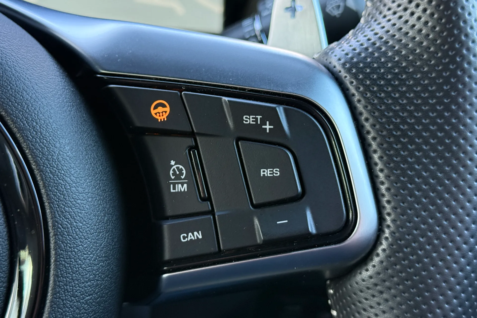 Jaguar F-TYPE thumbnail image number 26