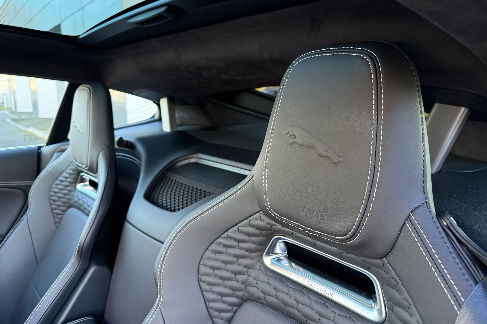 Jaguar F-TYPE thumbnail image number 45