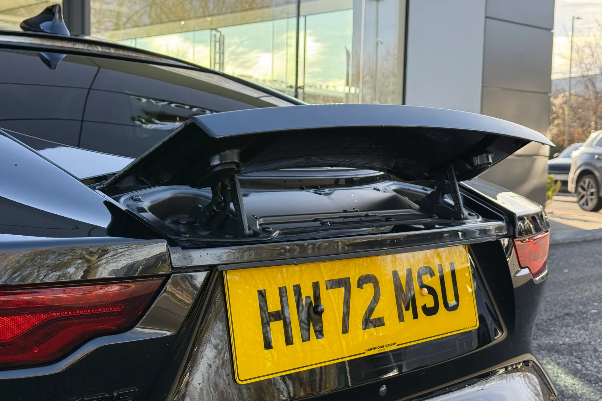 Jaguar F-TYPE thumbnail image number 40