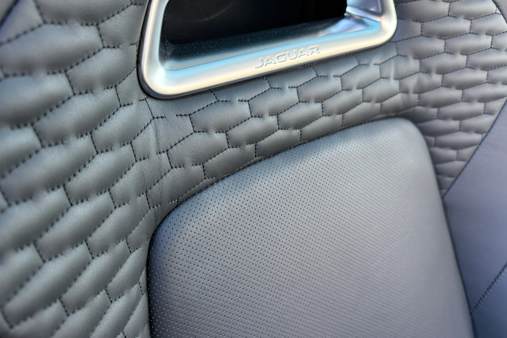 Jaguar F-TYPE thumbnail image number 33