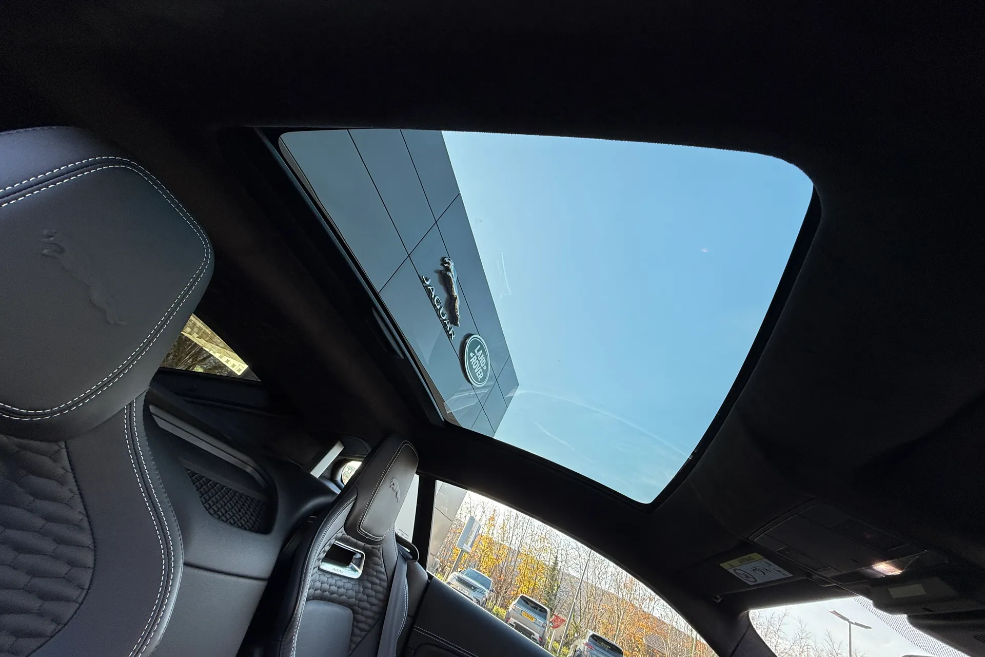 Jaguar F-TYPE thumbnail image number 34