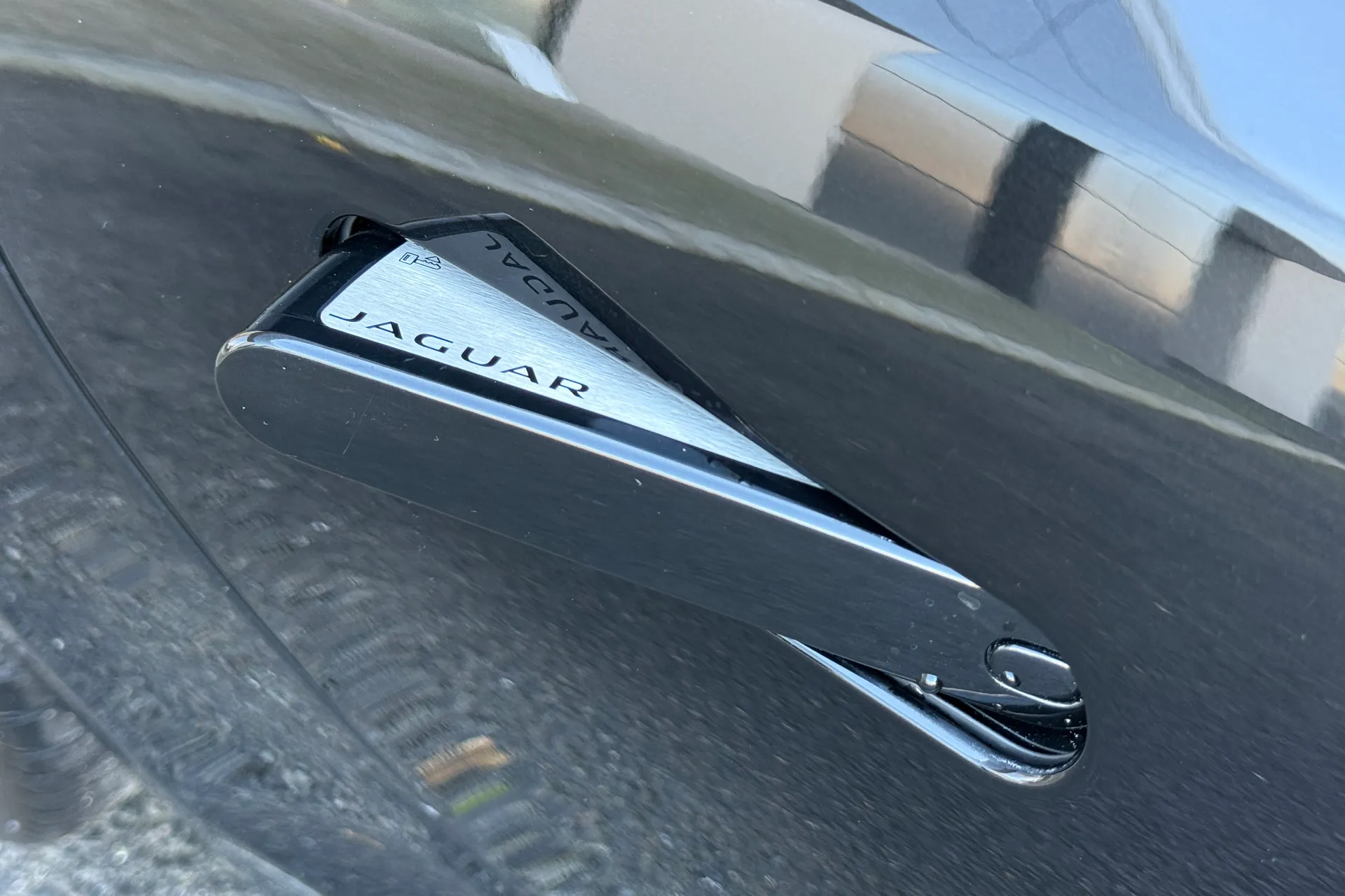 Jaguar F-TYPE thumbnail image number 31