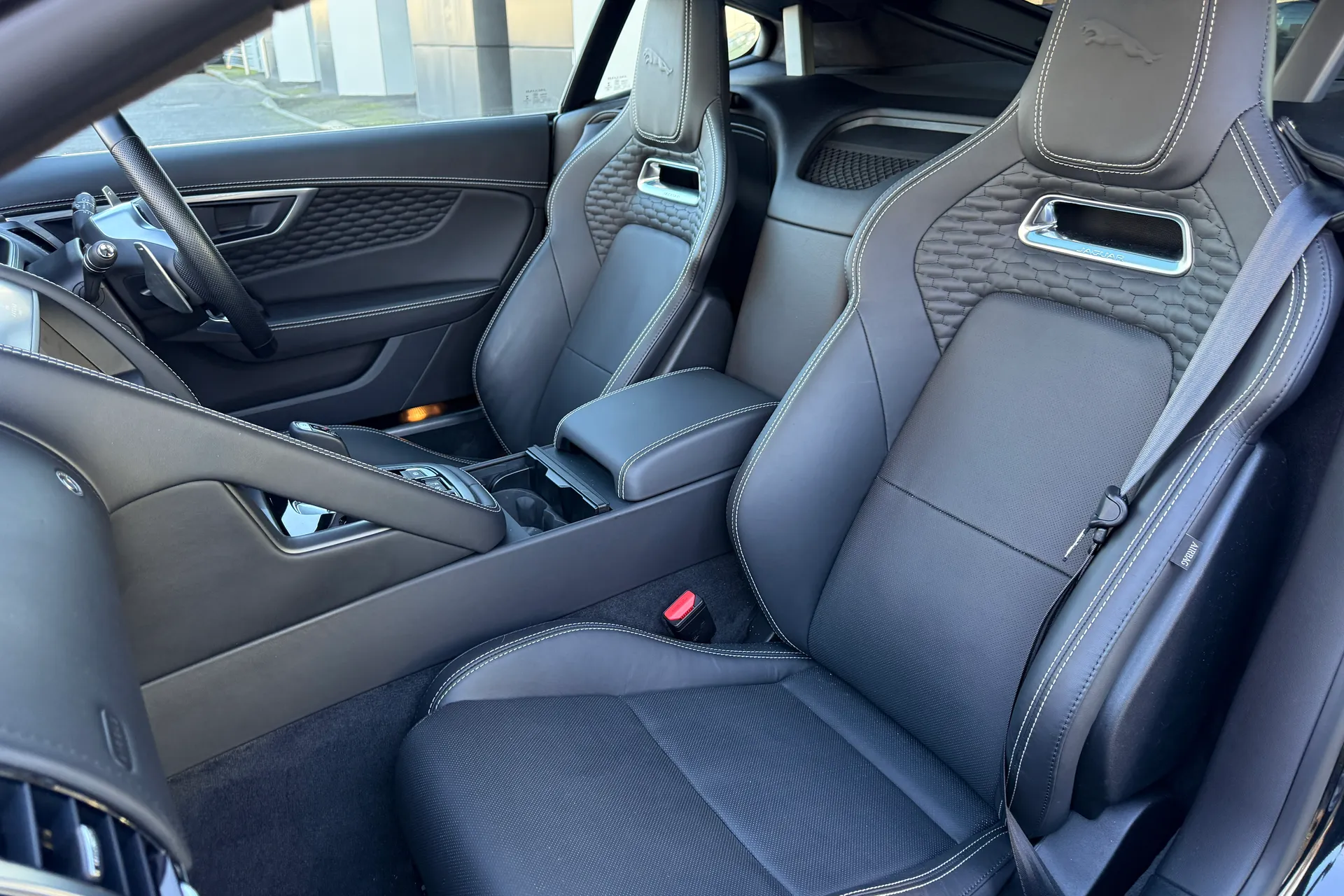 Jaguar F-TYPE thumbnail image number 44