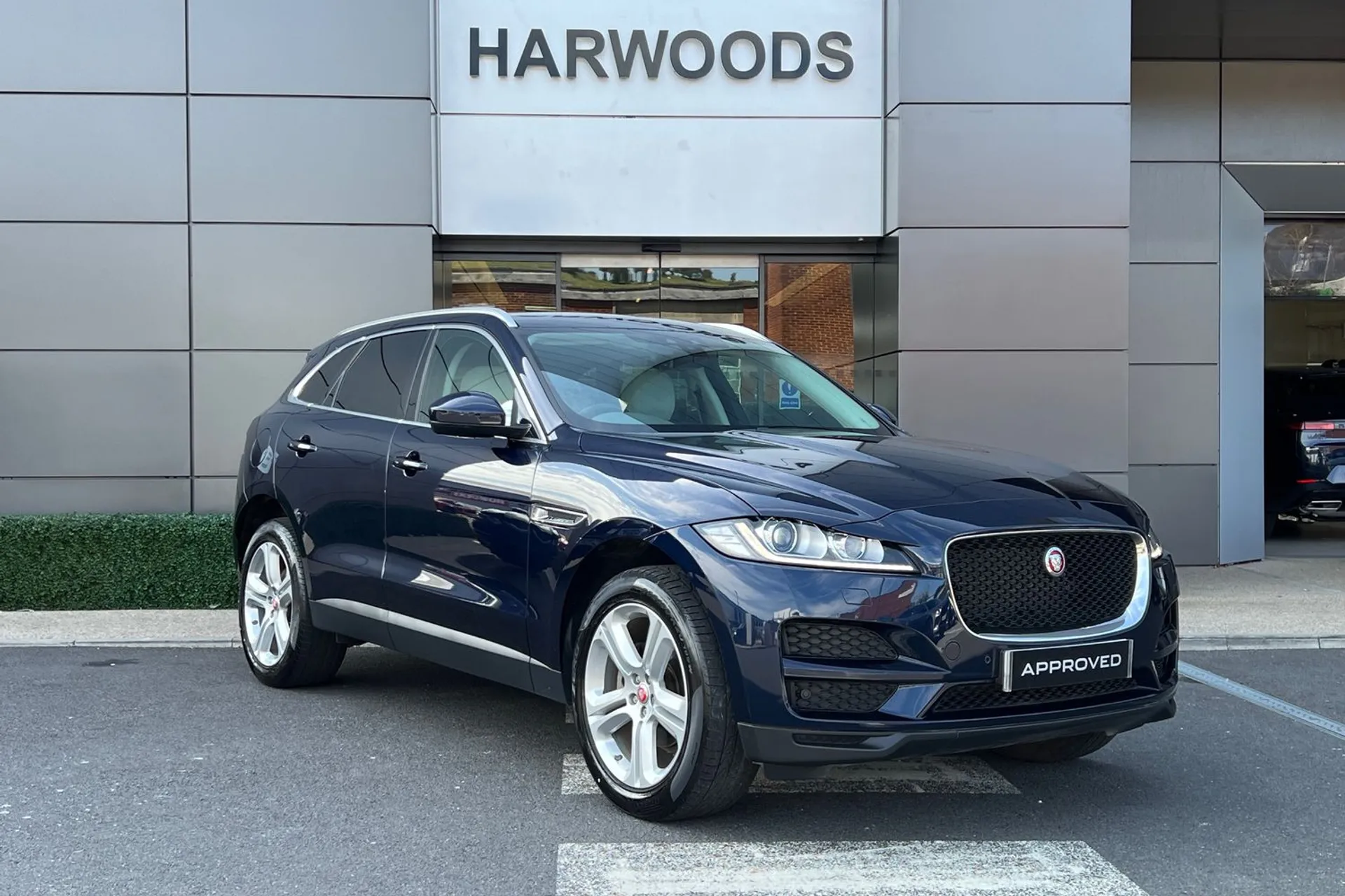 Jaguar F-PACE thumbnail image number 62