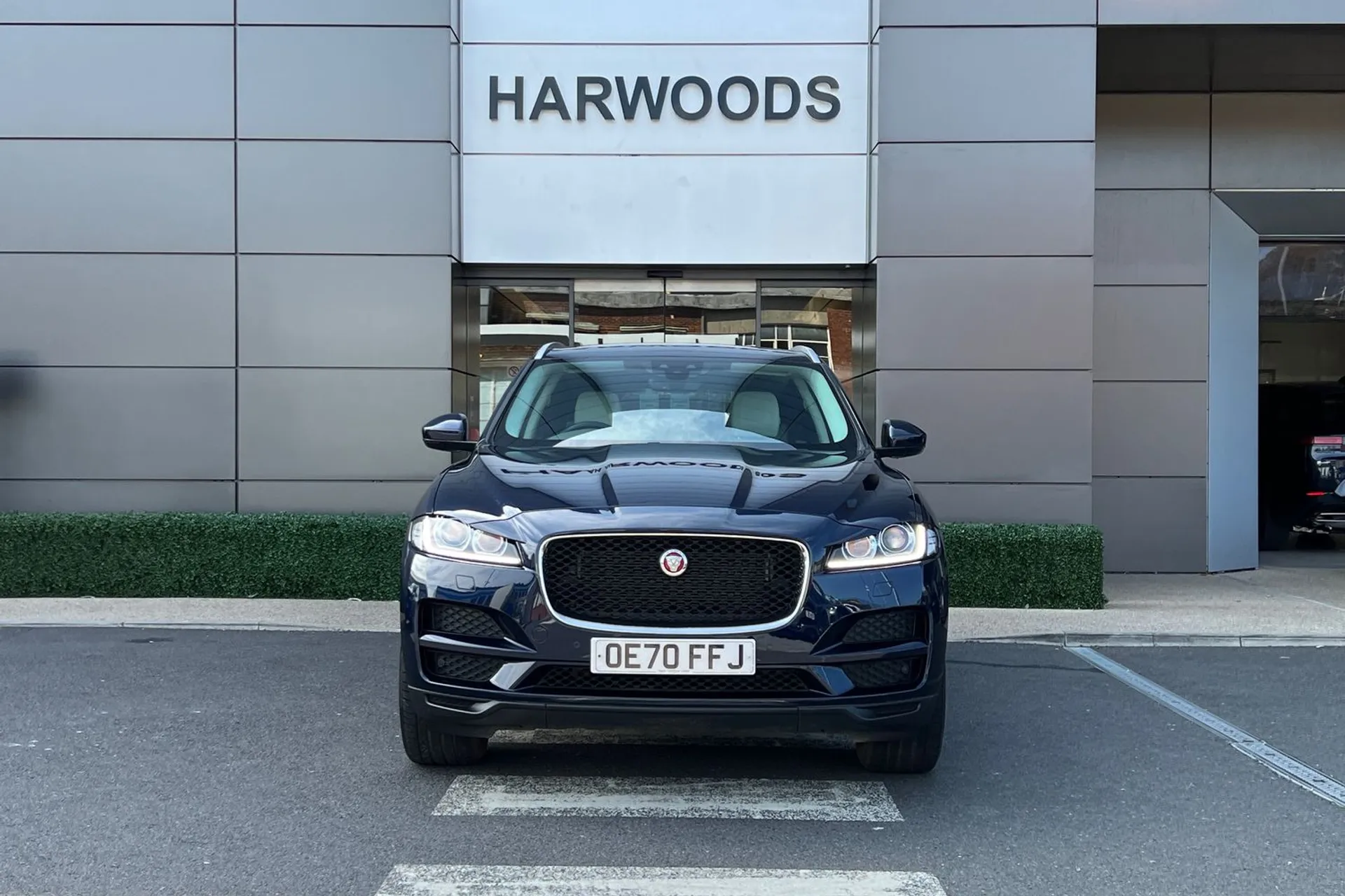 Jaguar F-PACE thumbnail image number 15