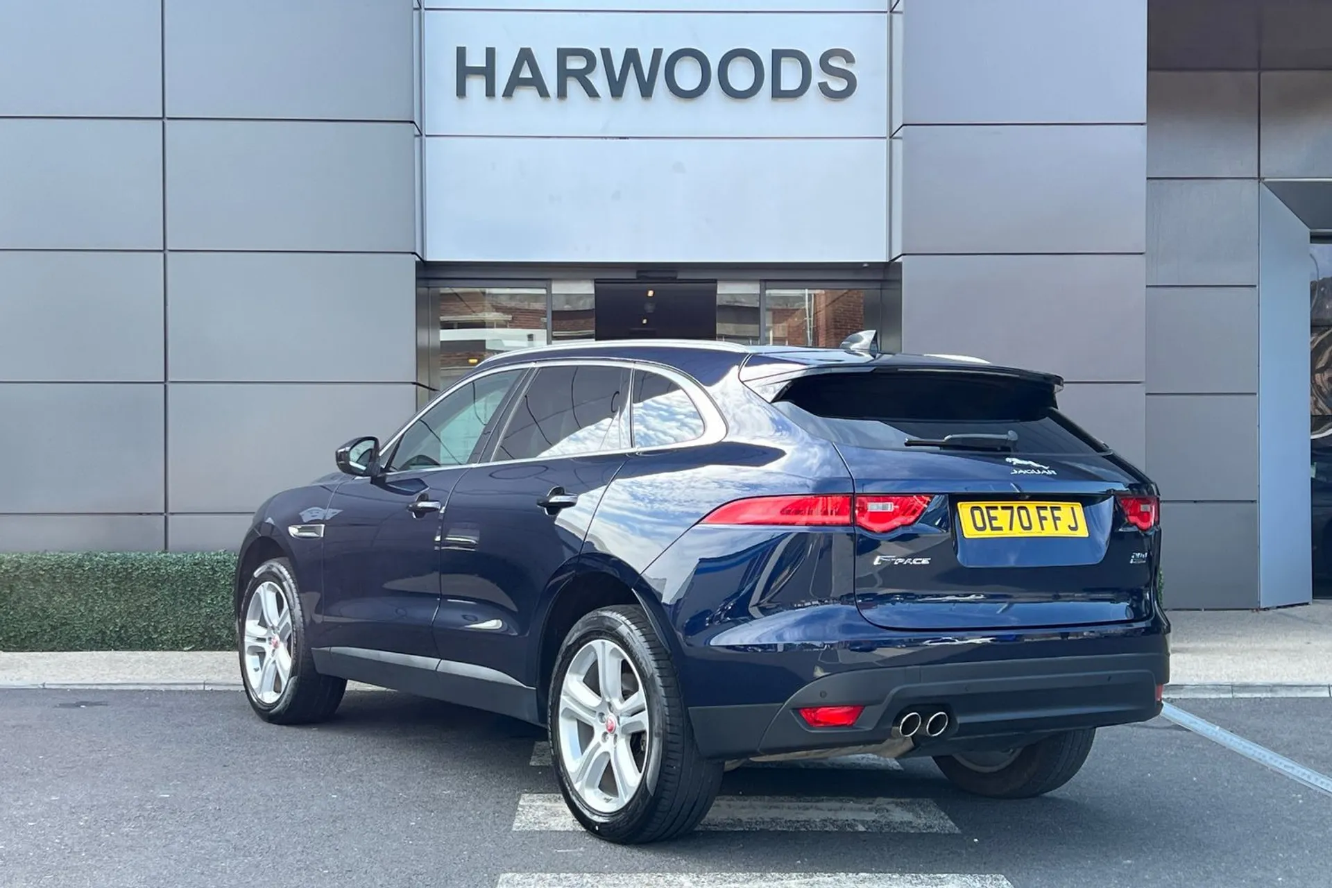 Jaguar F-PACE thumbnail image number 12