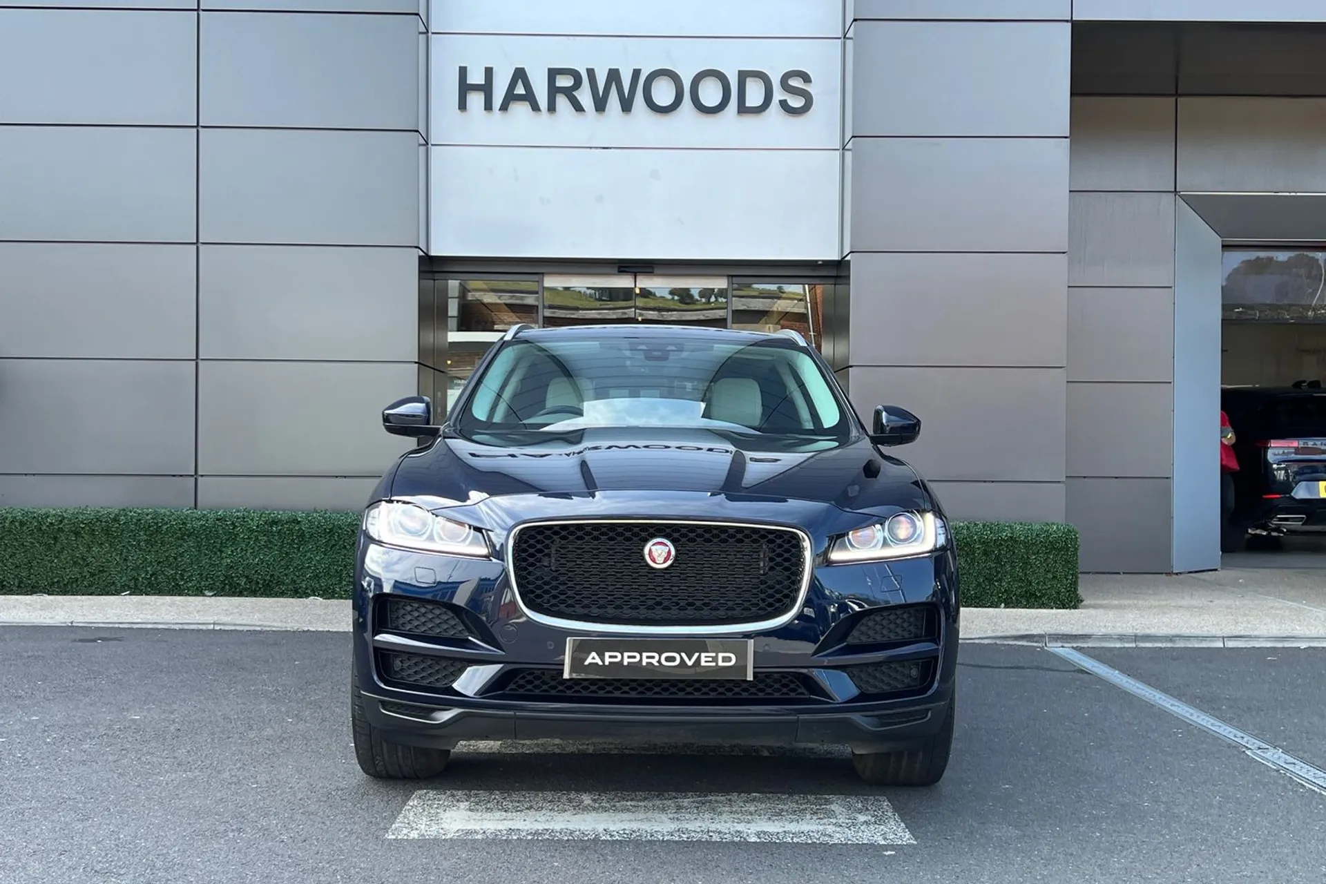 Jaguar F-PACE thumbnail image number 63