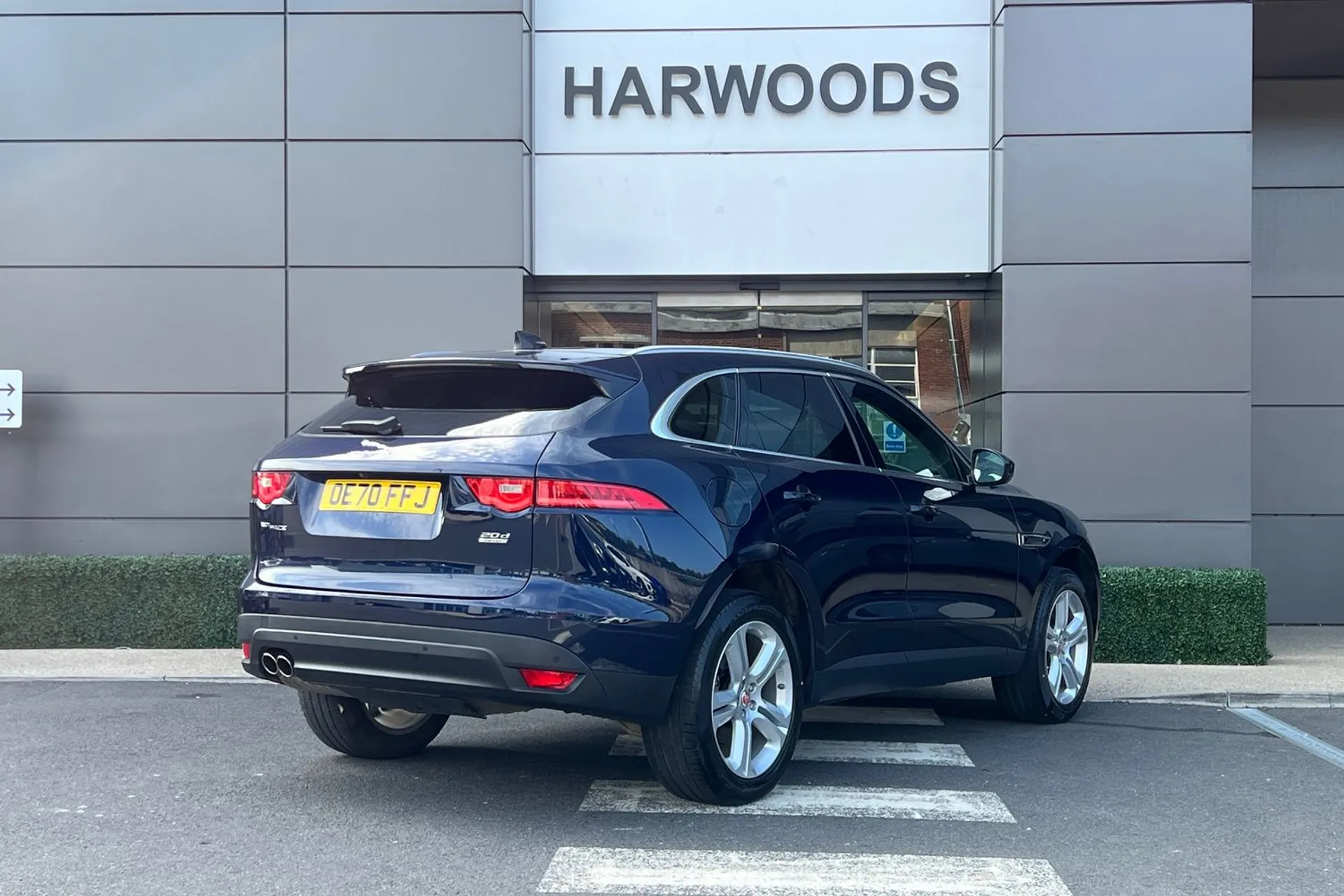 Jaguar F-PACE thumbnail image number 9