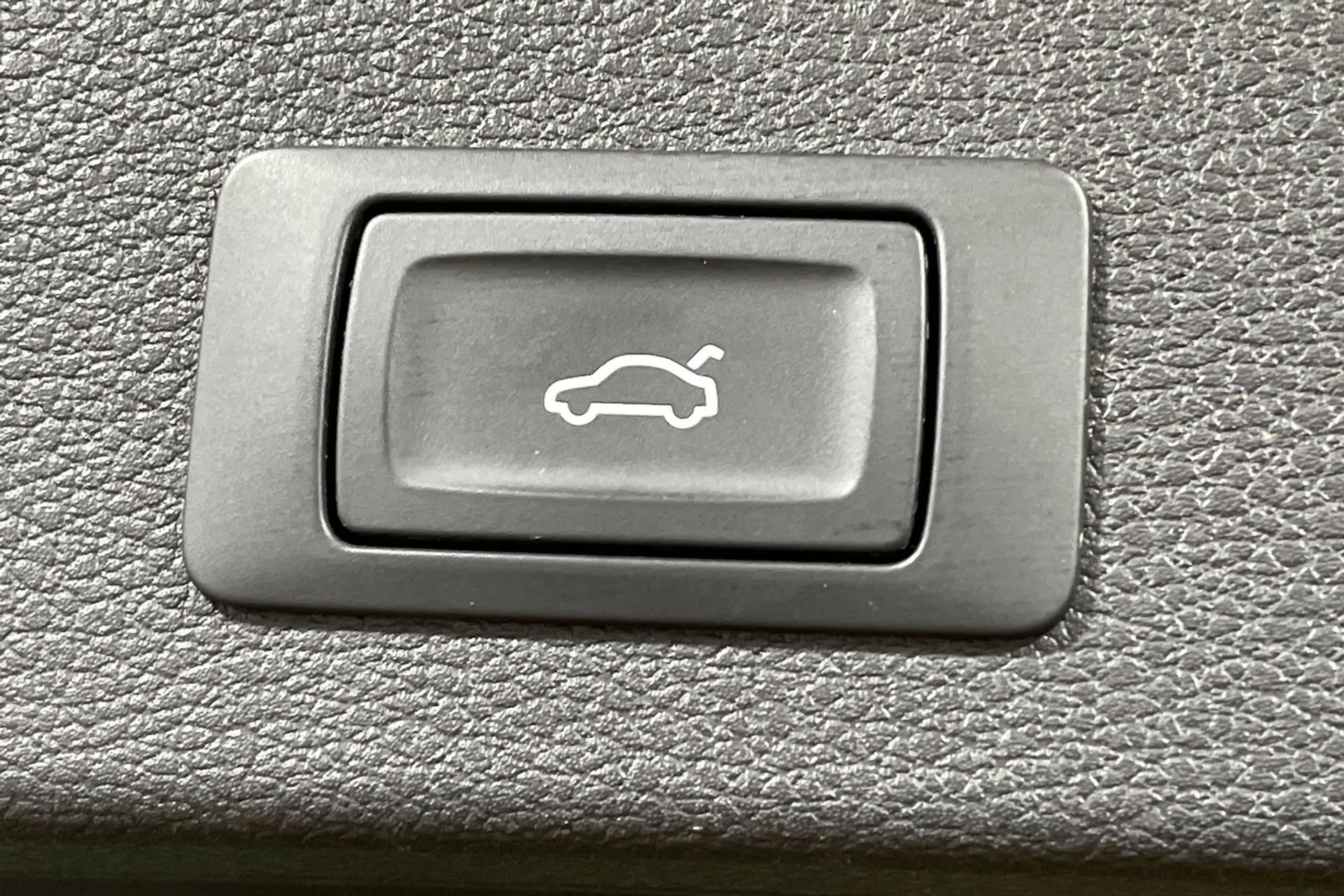 Audi Q2 thumbnail image number 17