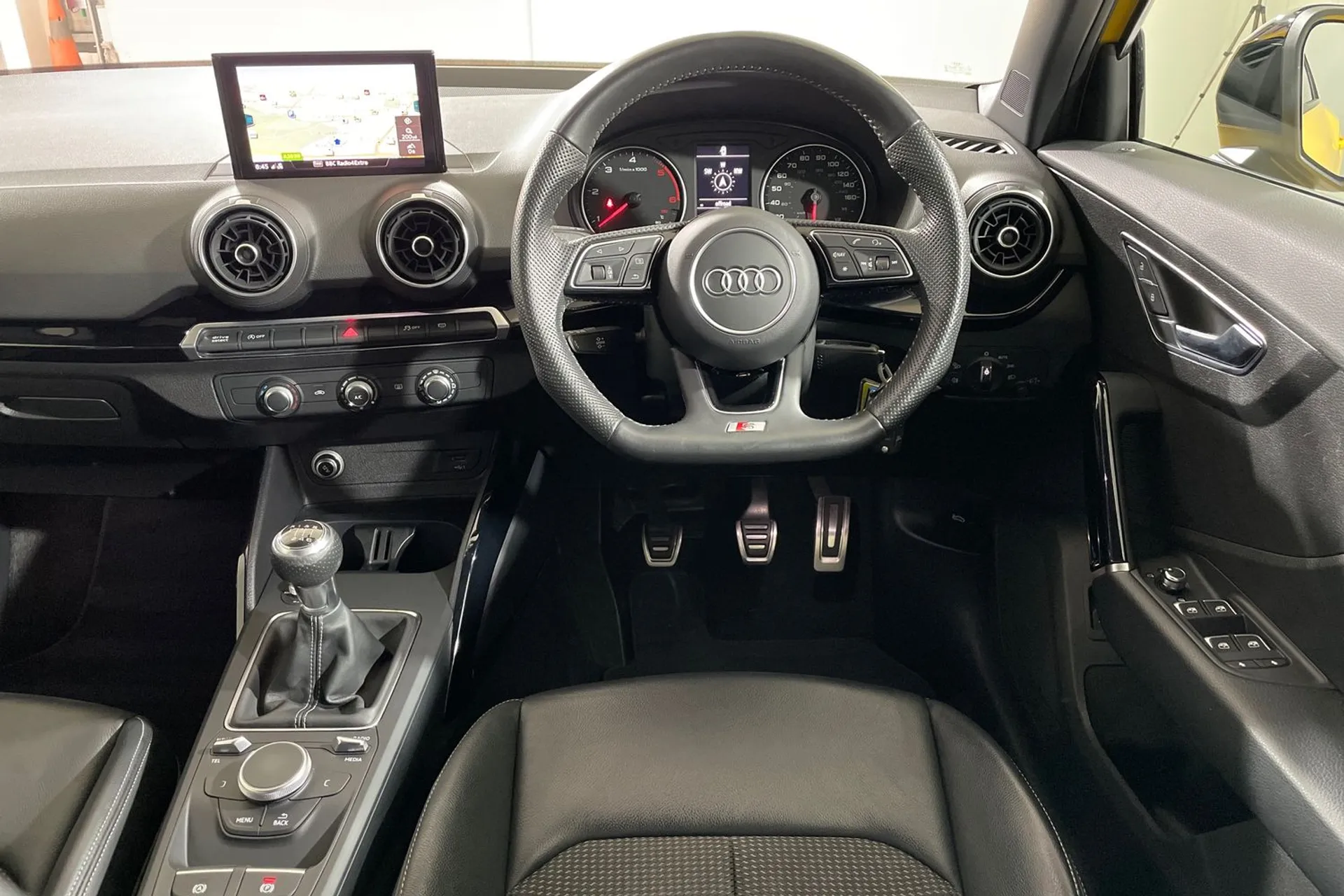 Audi Q2 thumbnail image number 32