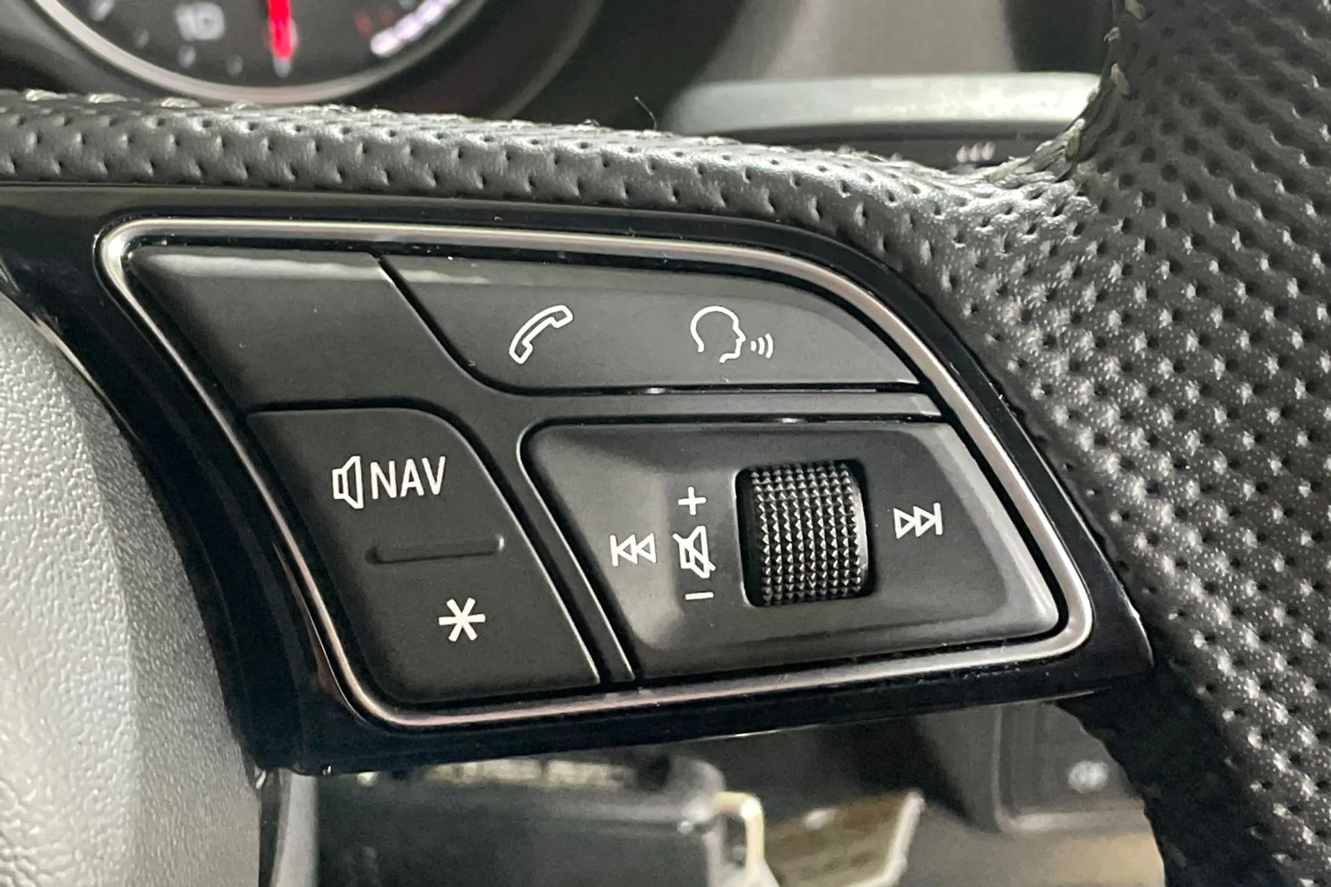 Audi Q2 thumbnail image number 35