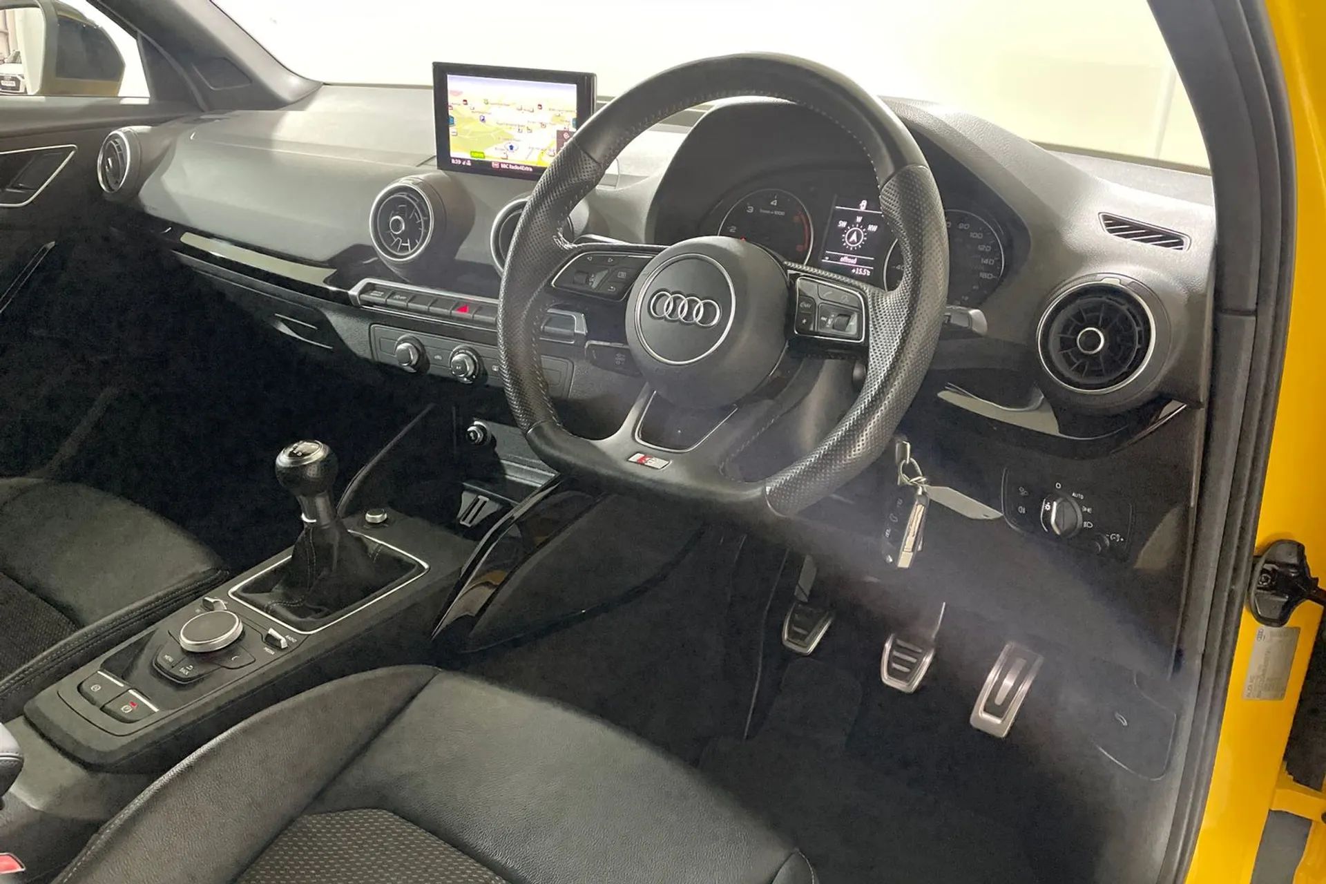 Audi Q2 thumbnail image number 23