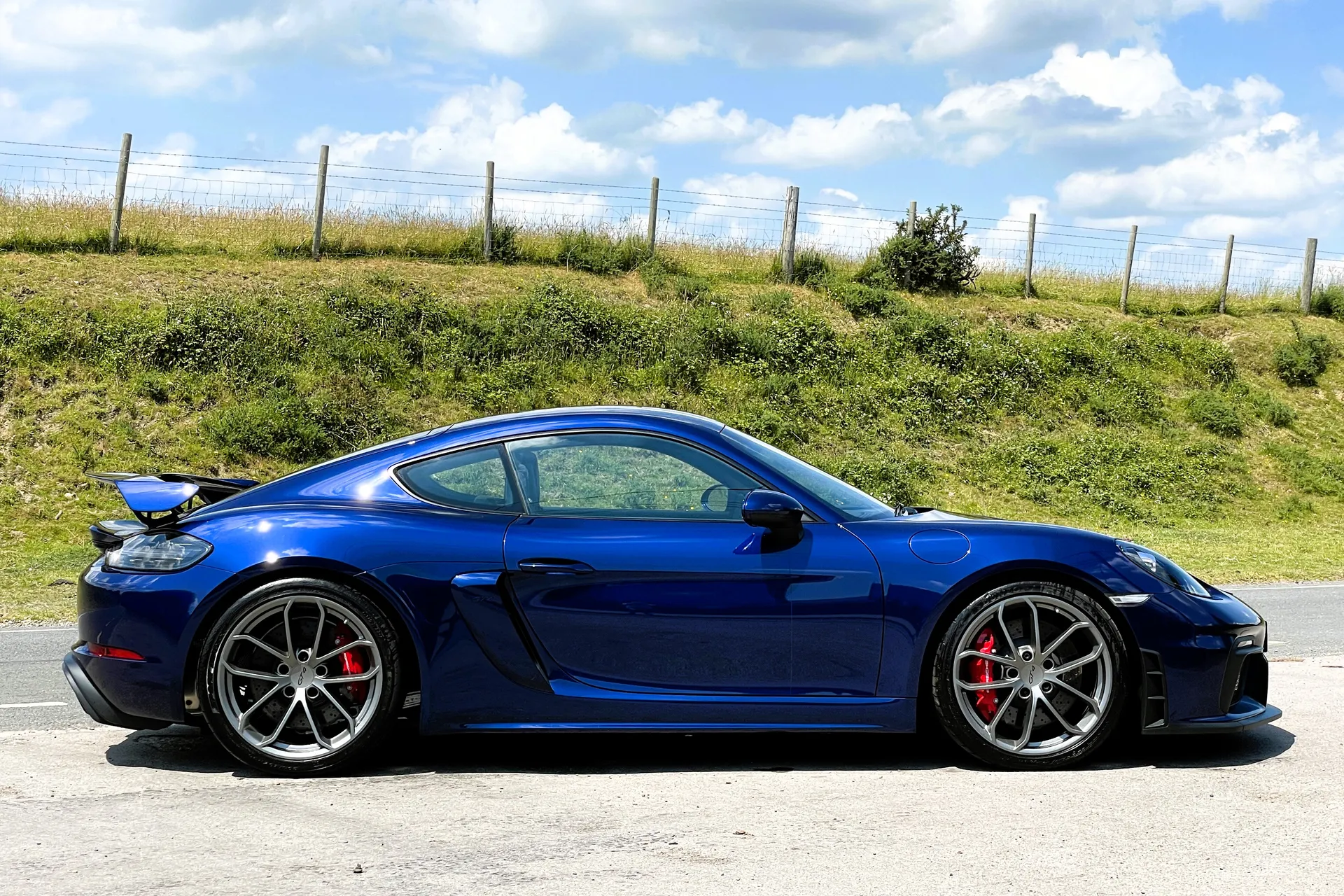 Porsche CAYMAN thumbnail image number 2