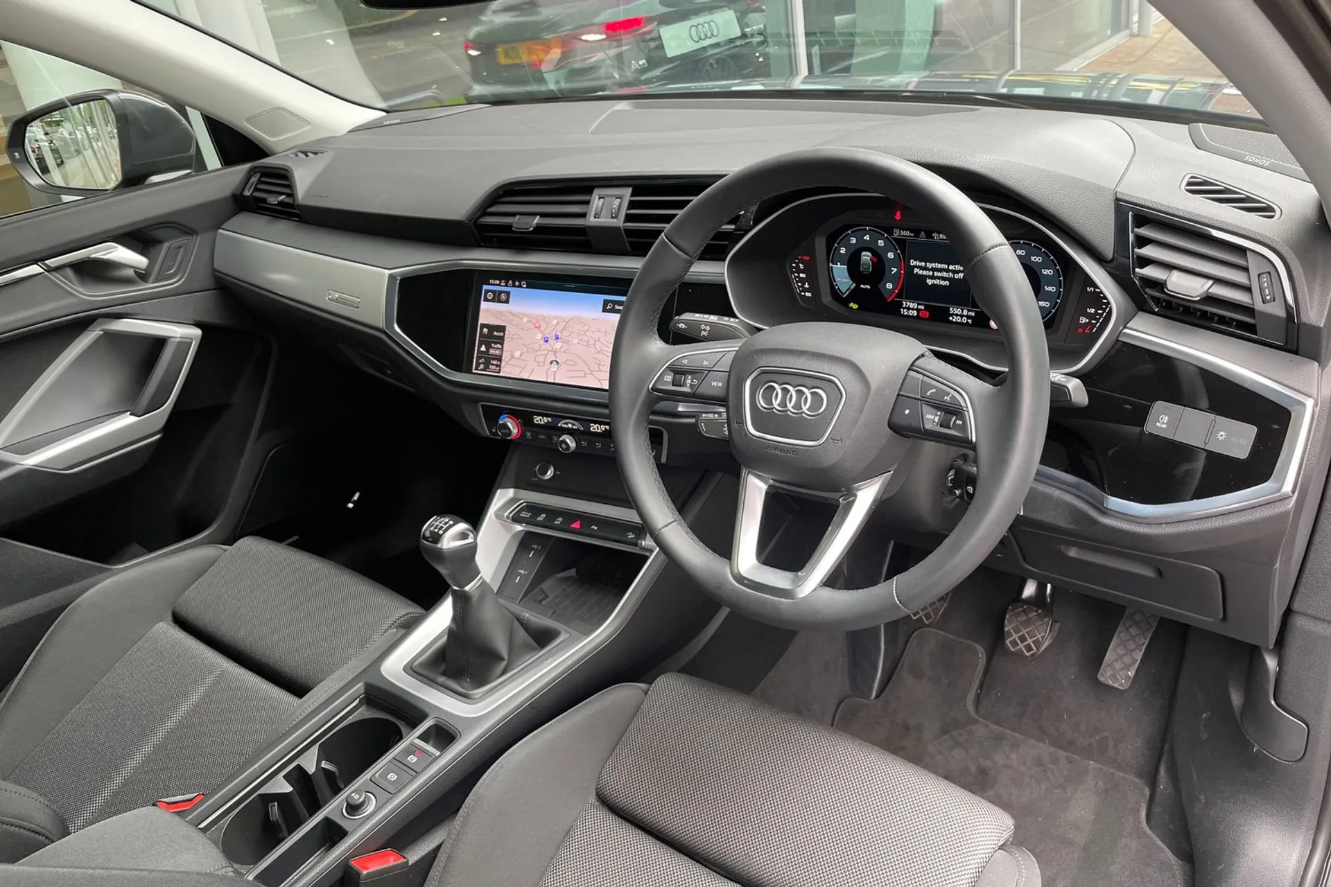 Audi Q3 thumbnail image number 25