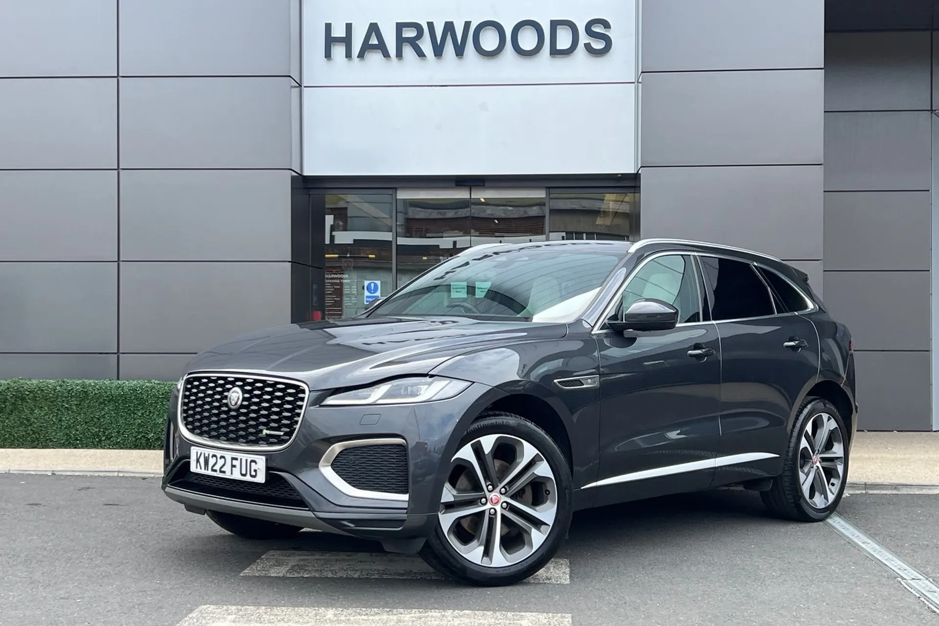 Jaguar F-PACE thumbnail image number 10