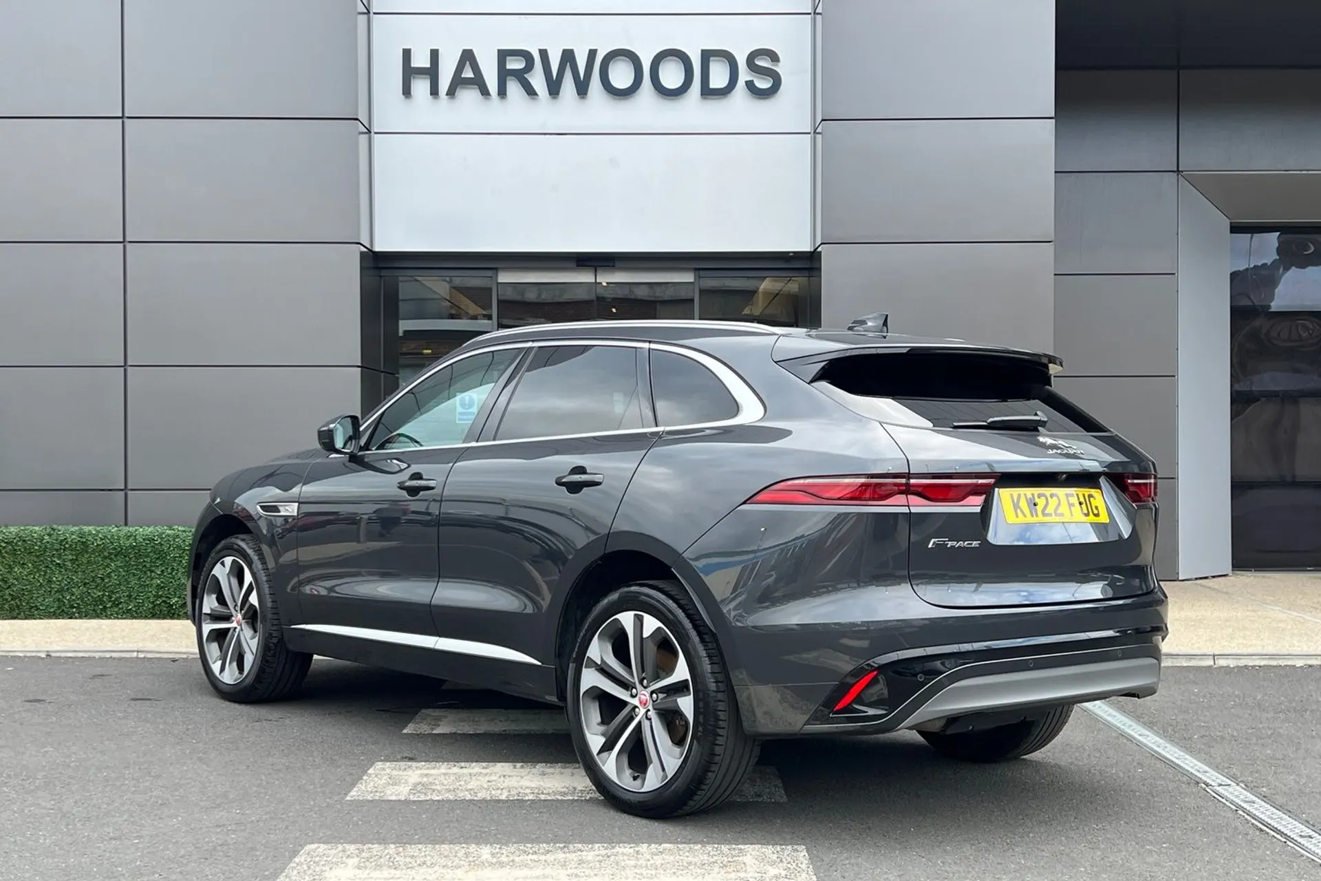 Jaguar F-PACE thumbnail image number 8