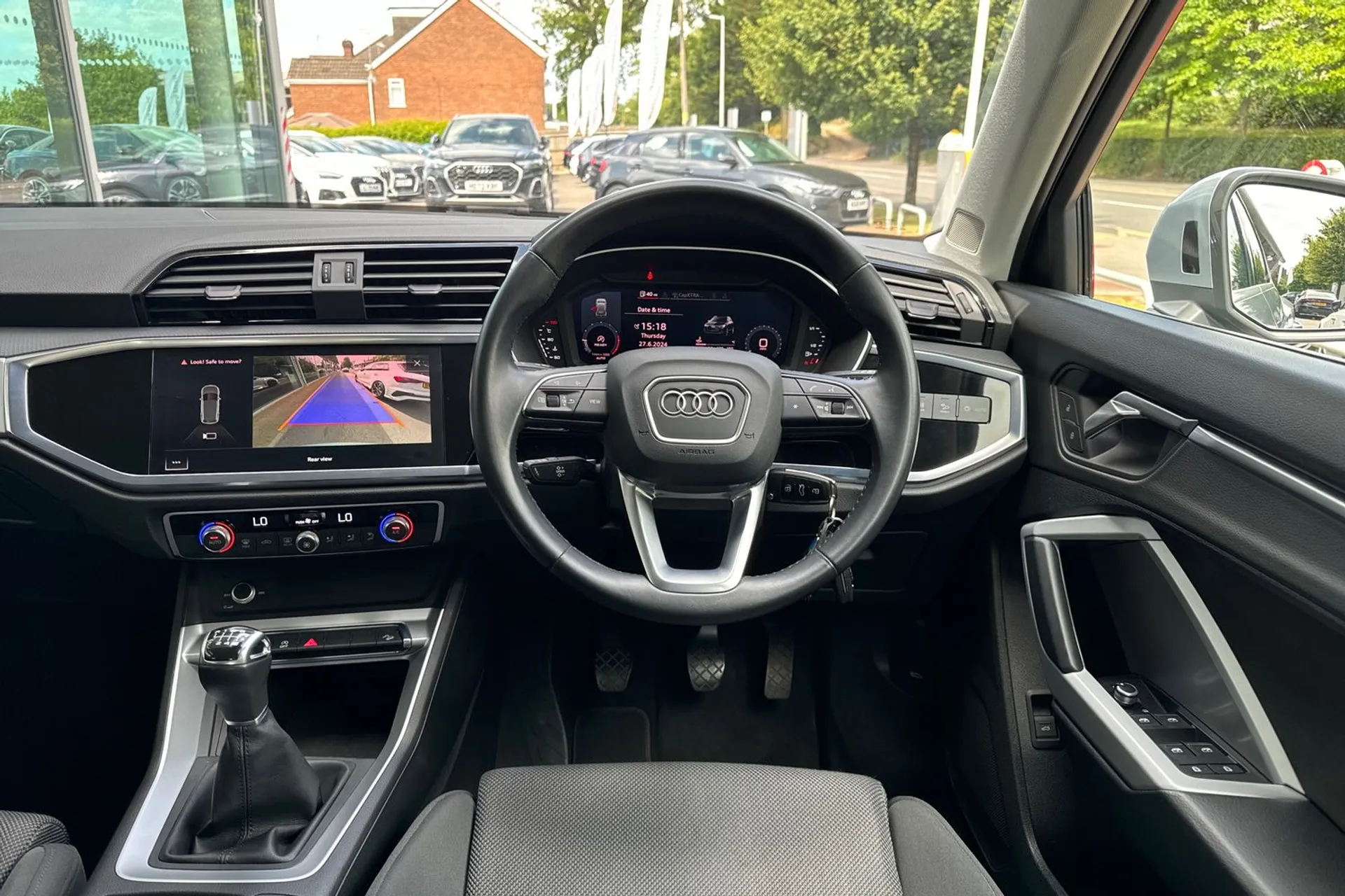 Audi Q3 thumbnail image number 32