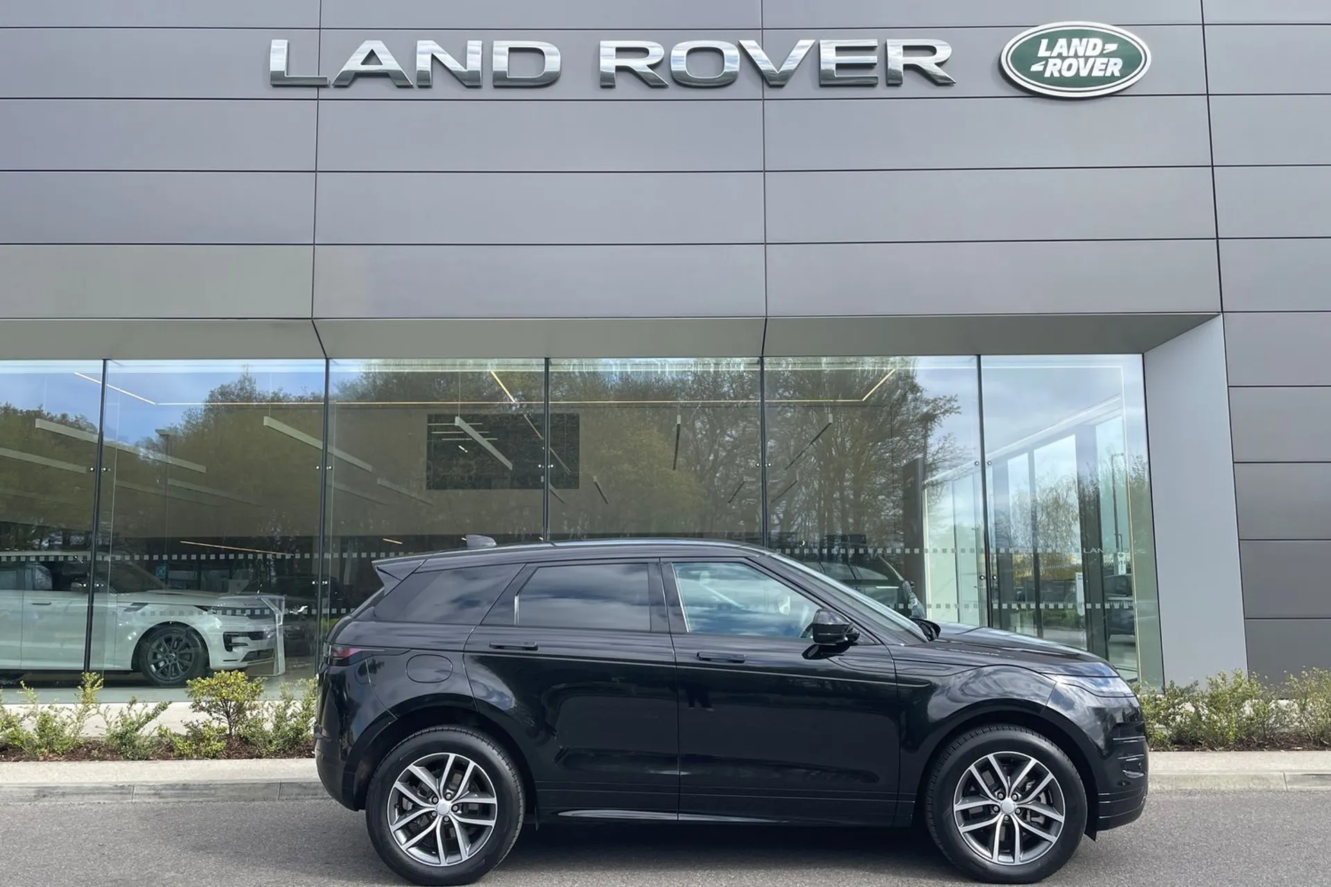 LAND ROVER RANGE ROVER EVOQUE thumbnail image number 2