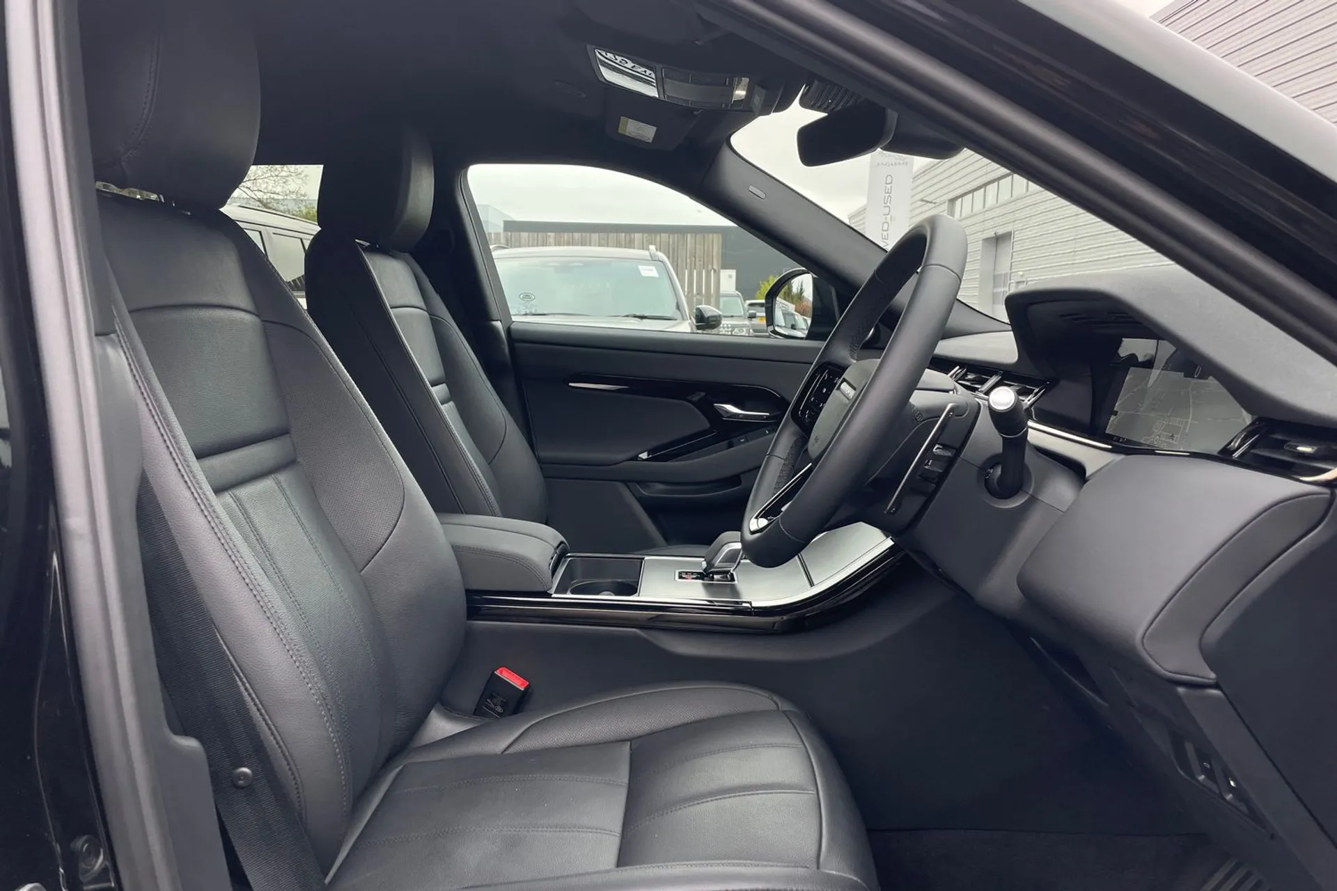 LAND ROVER RANGE ROVER EVOQUE thumbnail image number 38