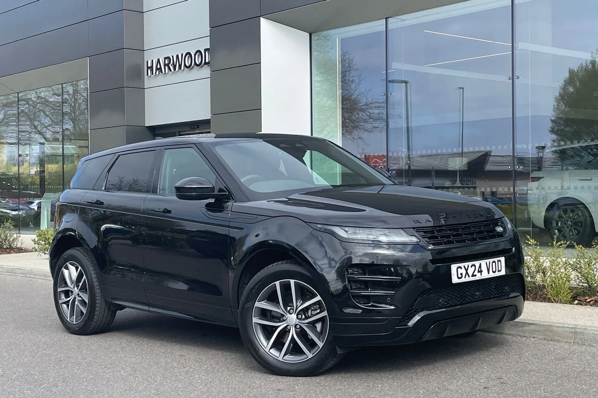 LAND ROVER RANGE ROVER EVOQUE focused image