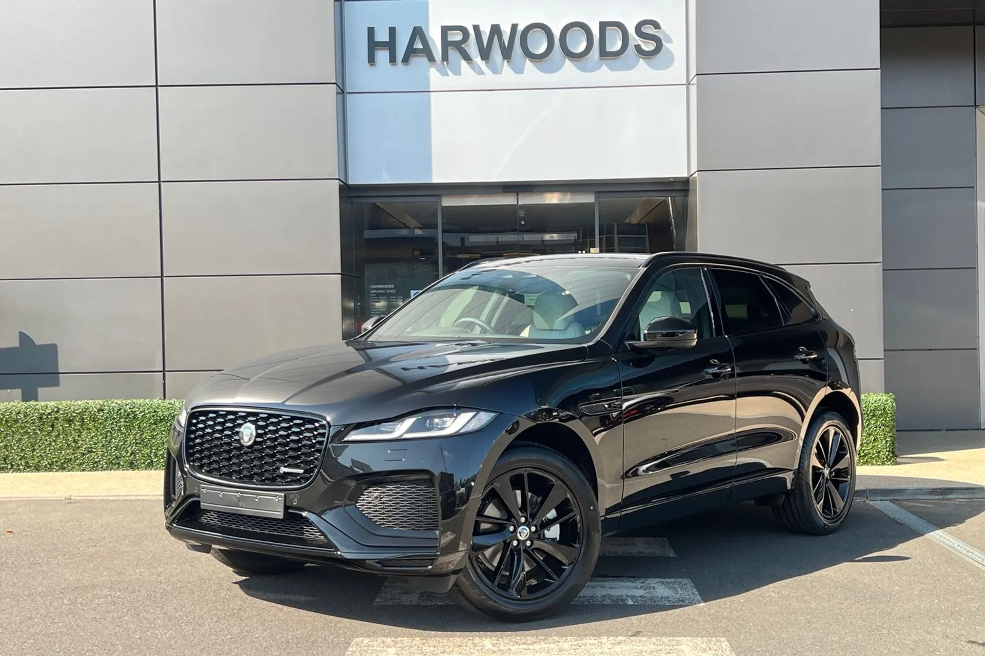 Jaguar F-Pace thumbnail image number 15