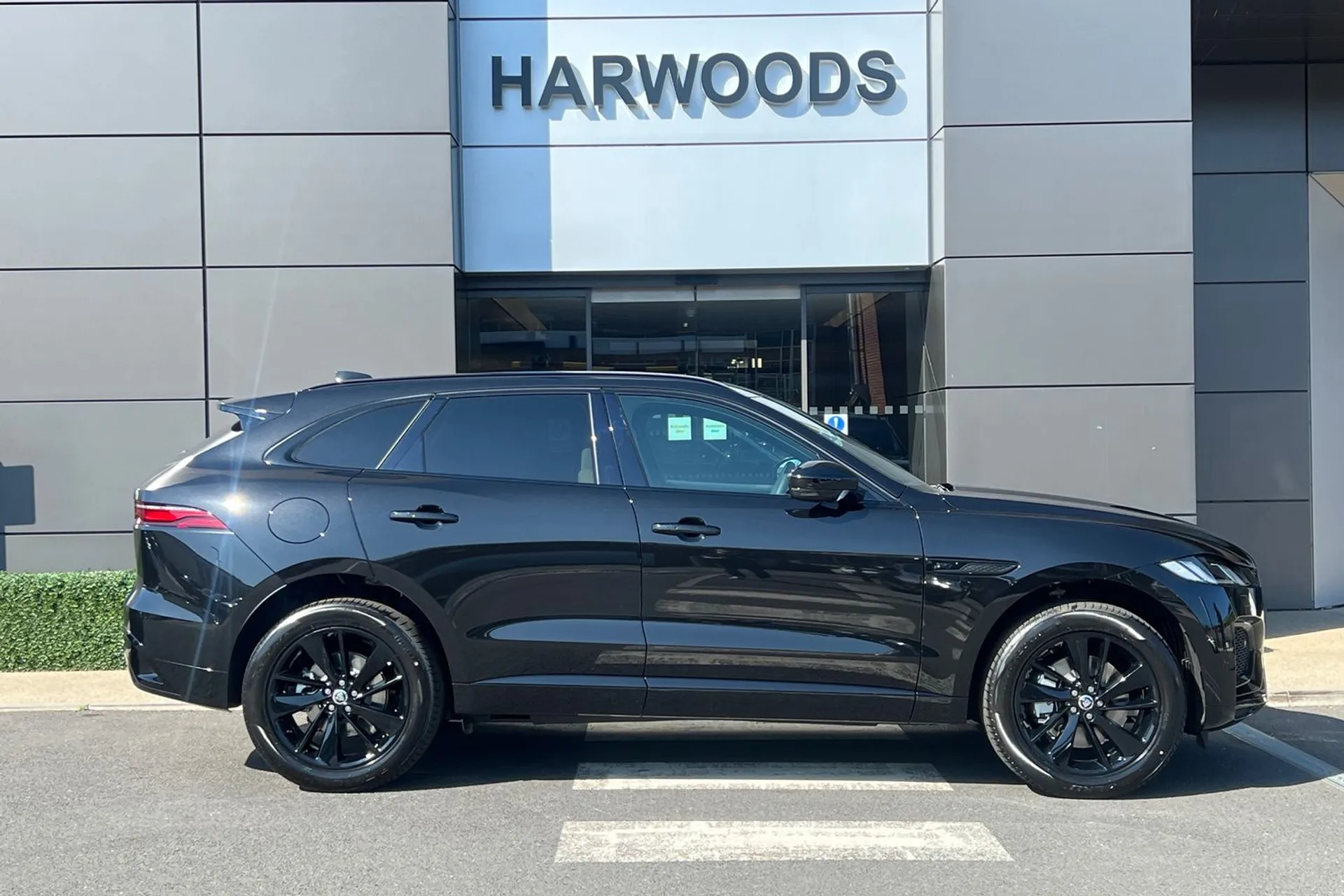 Jaguar F-Pace thumbnail image number 2