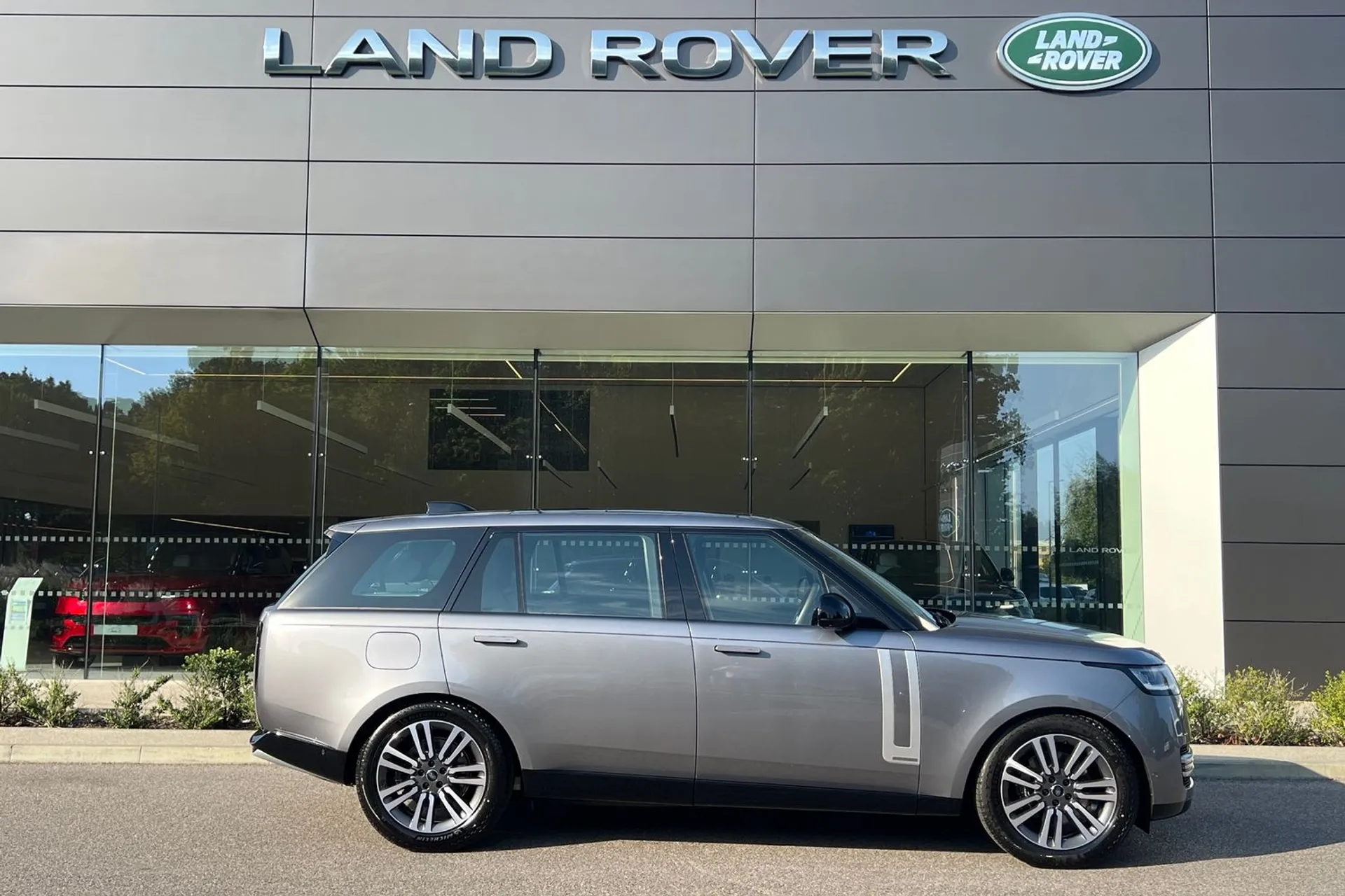 LAND ROVER RANGE ROVER thumbnail image number 3