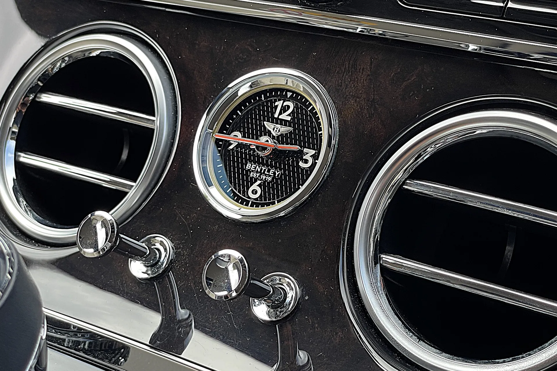 Bentley CONTINENTAL GT thumbnail image number 38