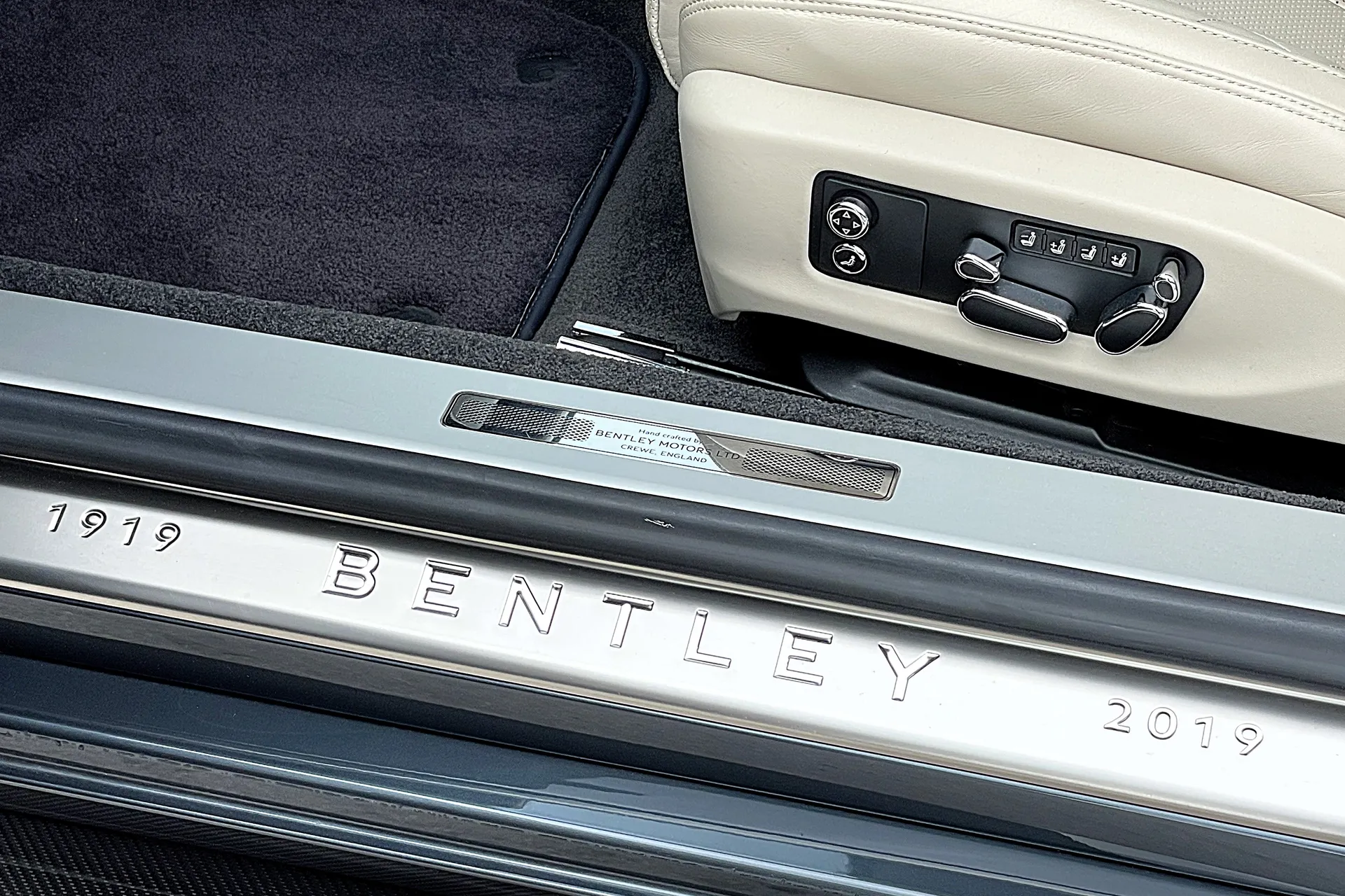 Bentley CONTINENTAL GT thumbnail image number 28