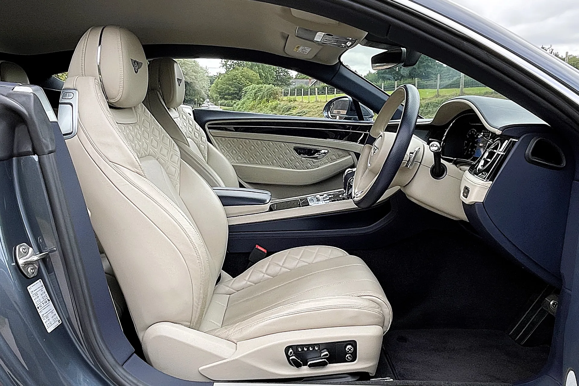 Bentley CONTINENTAL GT thumbnail image number 35