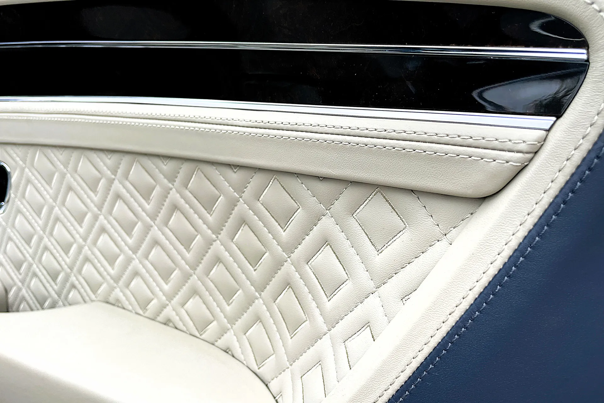 Bentley CONTINENTAL GT thumbnail image number 10