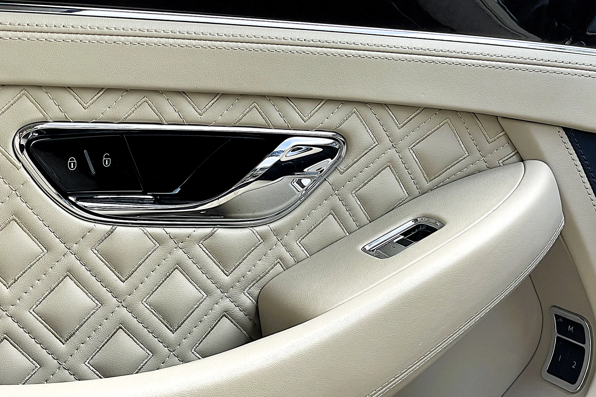 Bentley CONTINENTAL GT thumbnail image number 27