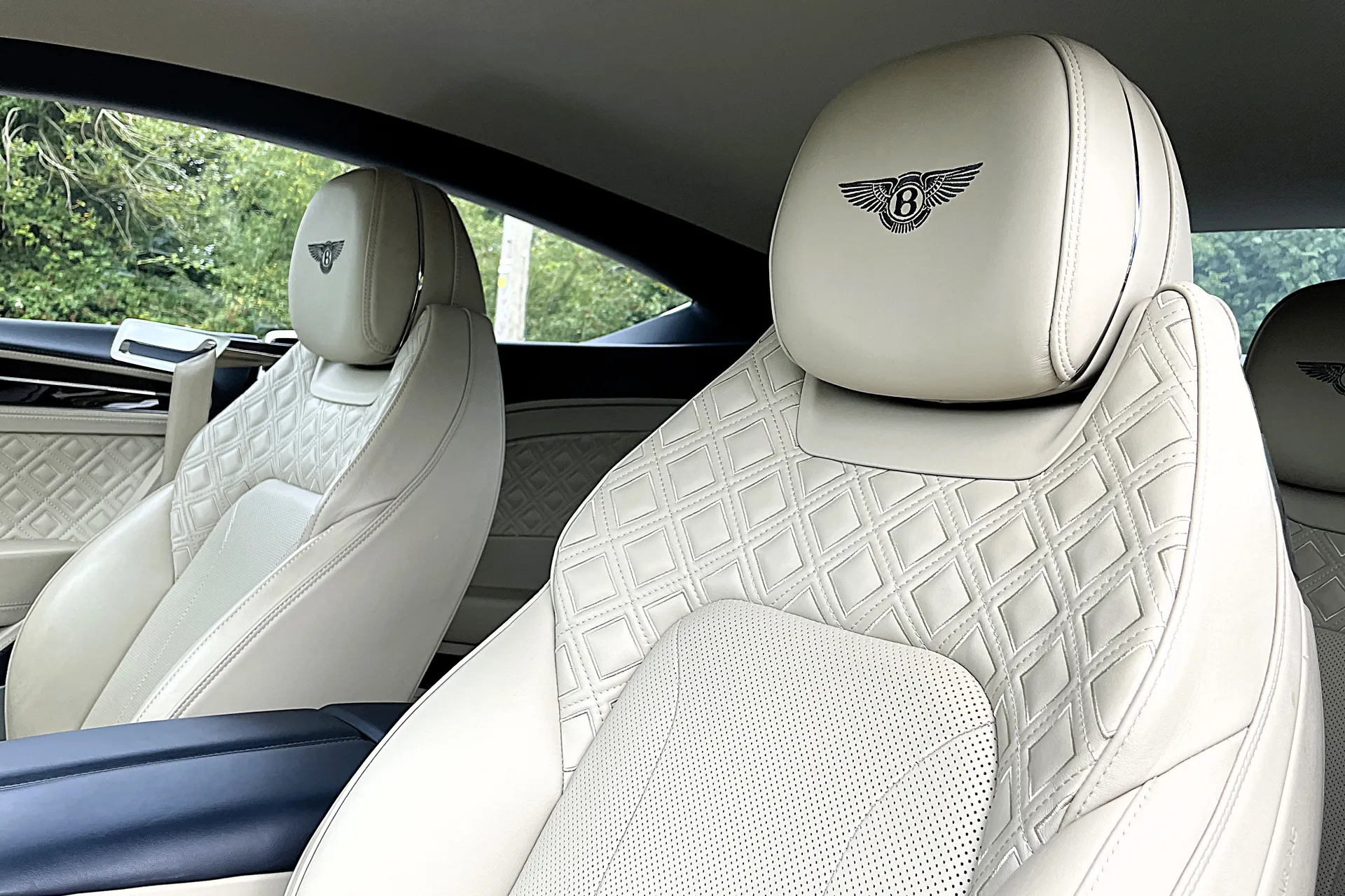 Bentley CONTINENTAL GT thumbnail image number 11