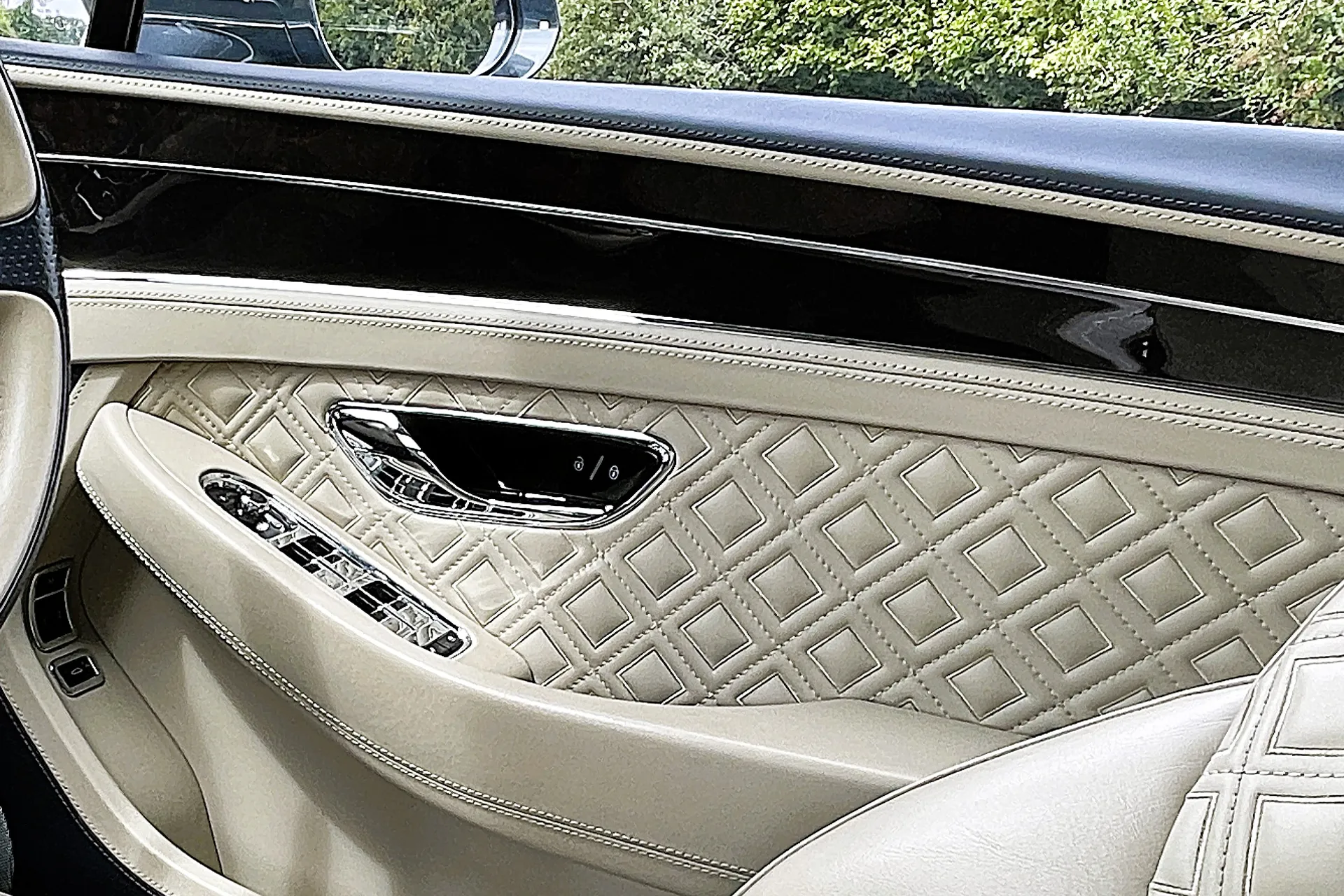 Bentley CONTINENTAL GT thumbnail image number 8