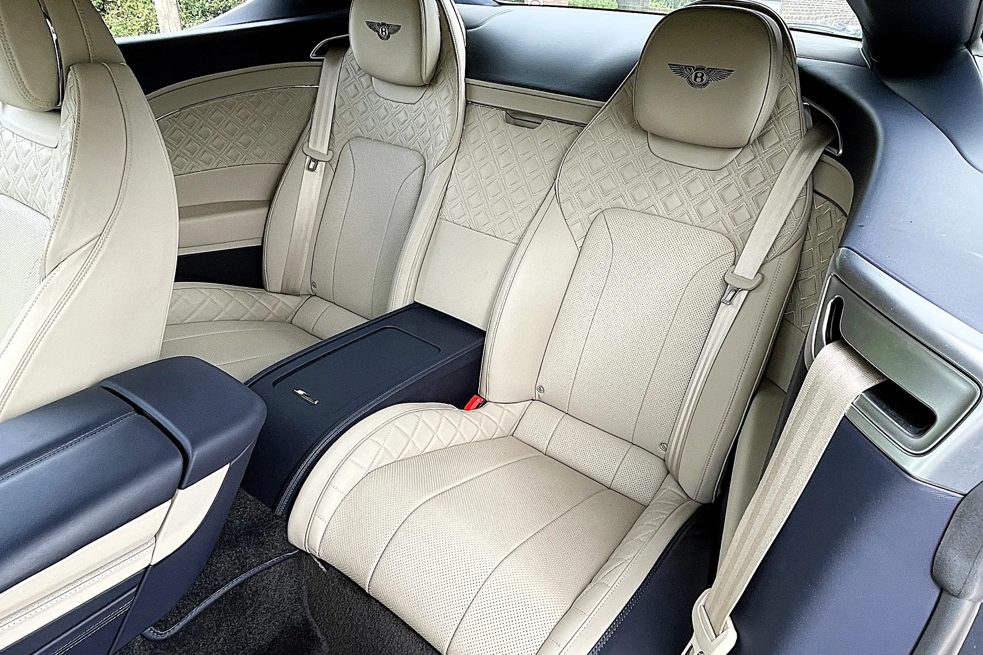 Bentley CONTINENTAL GT thumbnail image number 37