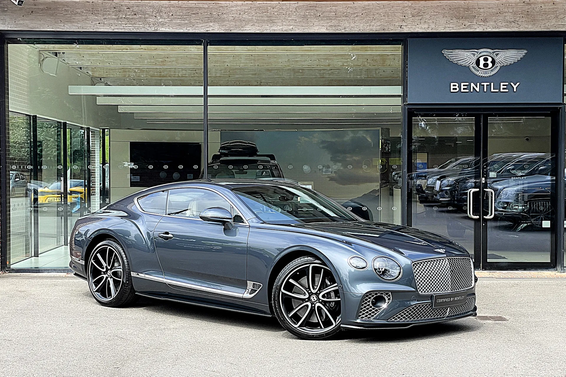 Bentley CONTINENTAL GT focused image