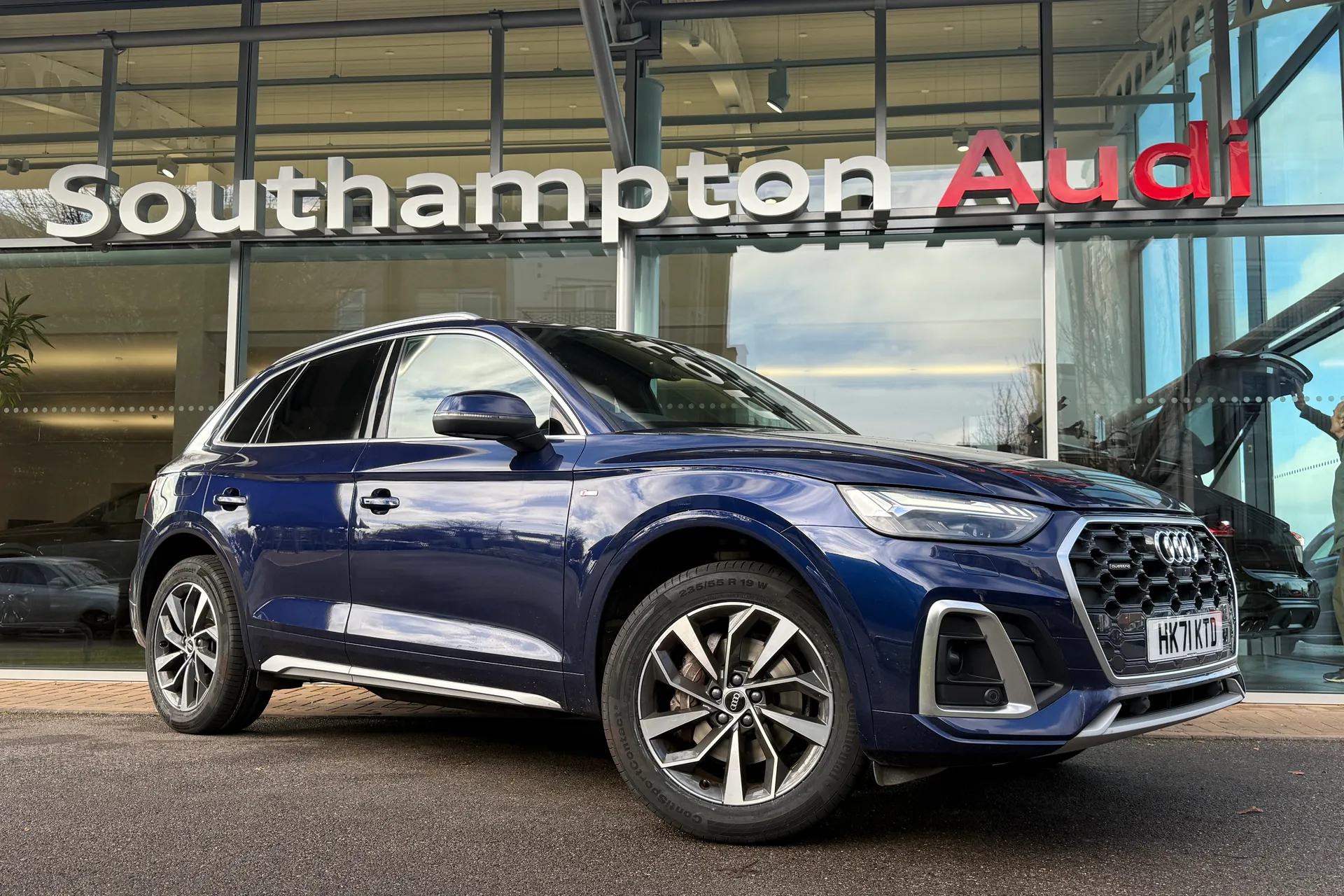 Audi Q5 focused image