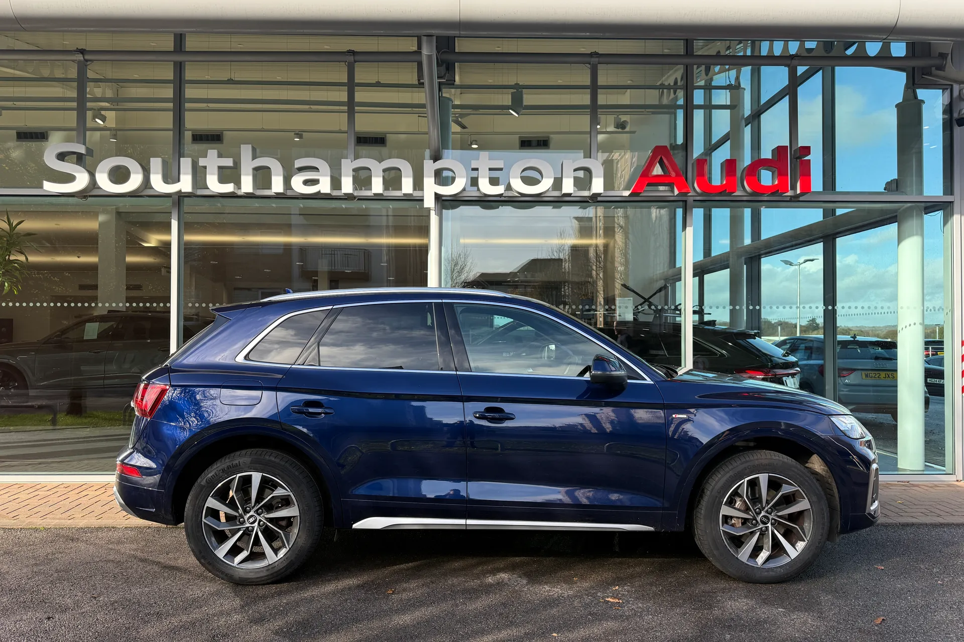 Audi Q5 thumbnail image number 2