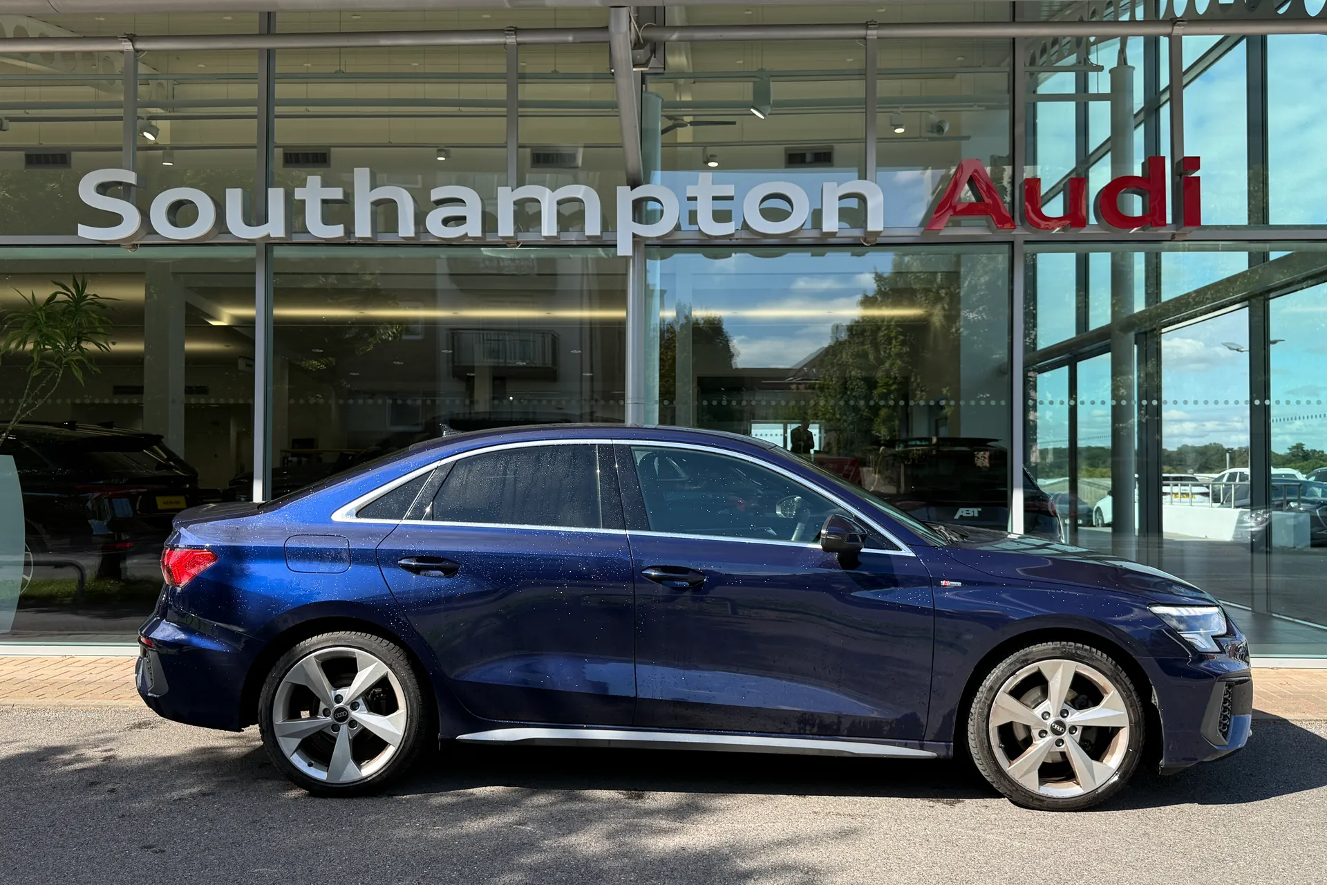 Audi A3 thumbnail image number 2