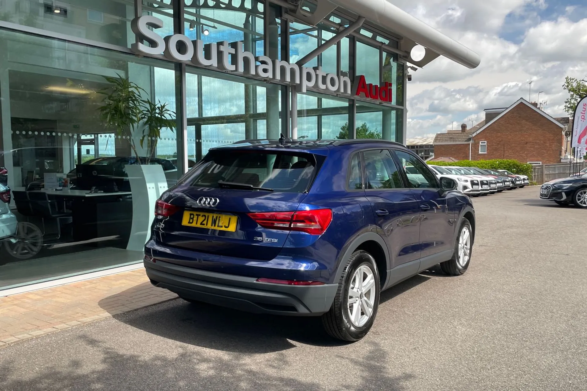 Audi Q3 thumbnail image number 5