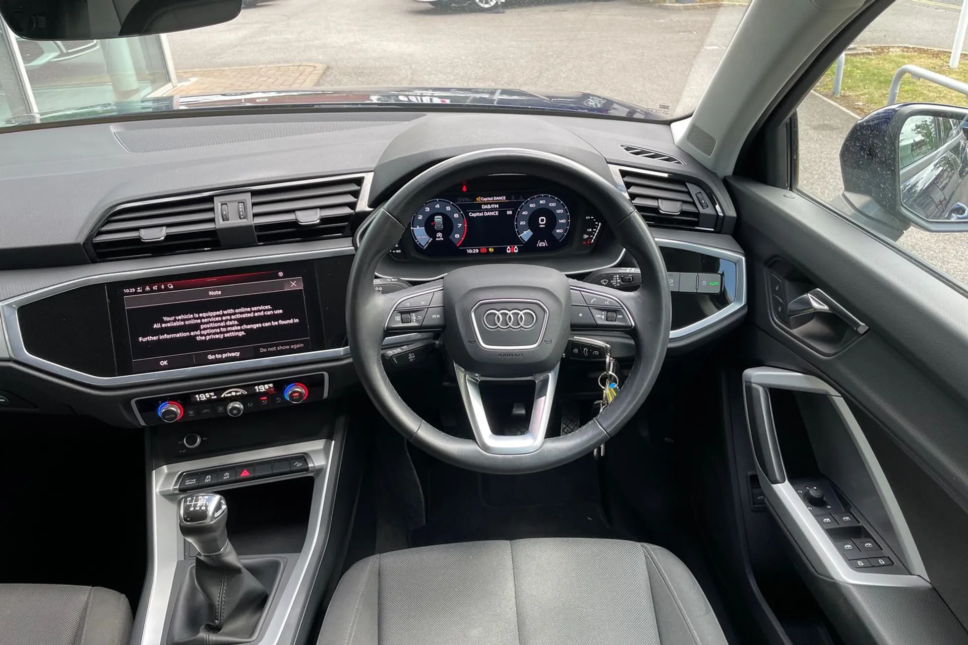 Audi Q3 thumbnail image number 33